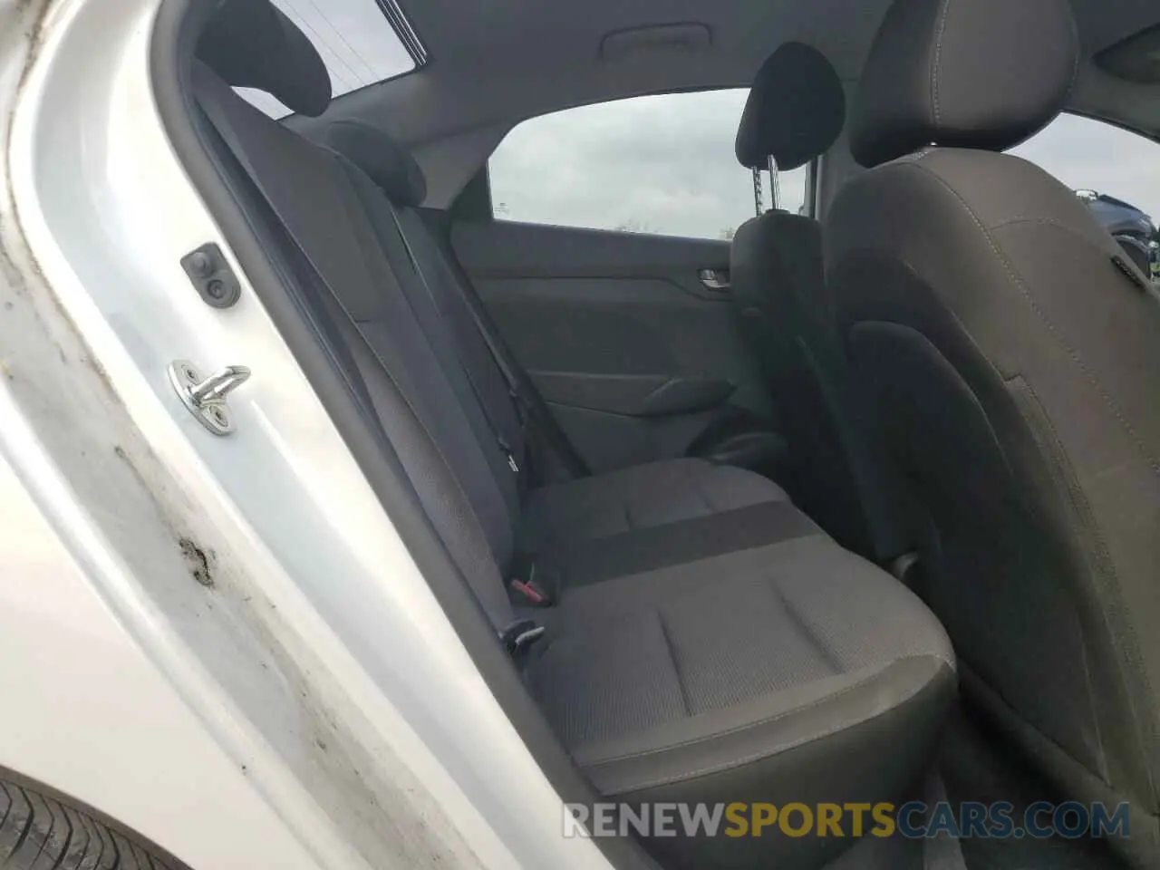 10 Photograph of a damaged car 3KPC24A34KE066598 HYUNDAI ACCENT 2019