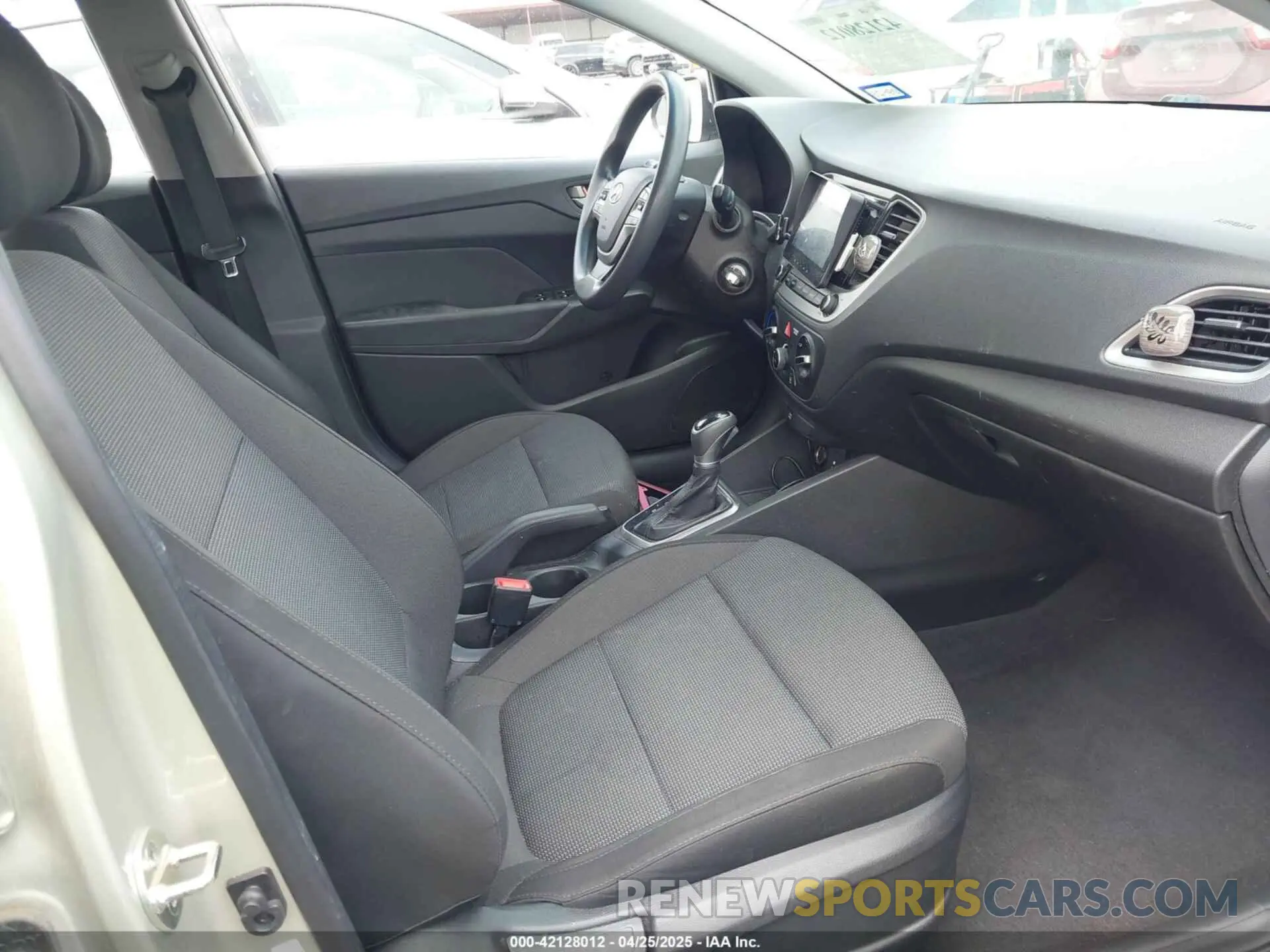 5 Photograph of a damaged car 3KPC24A35KE050457 HYUNDAI ACCENT 2019