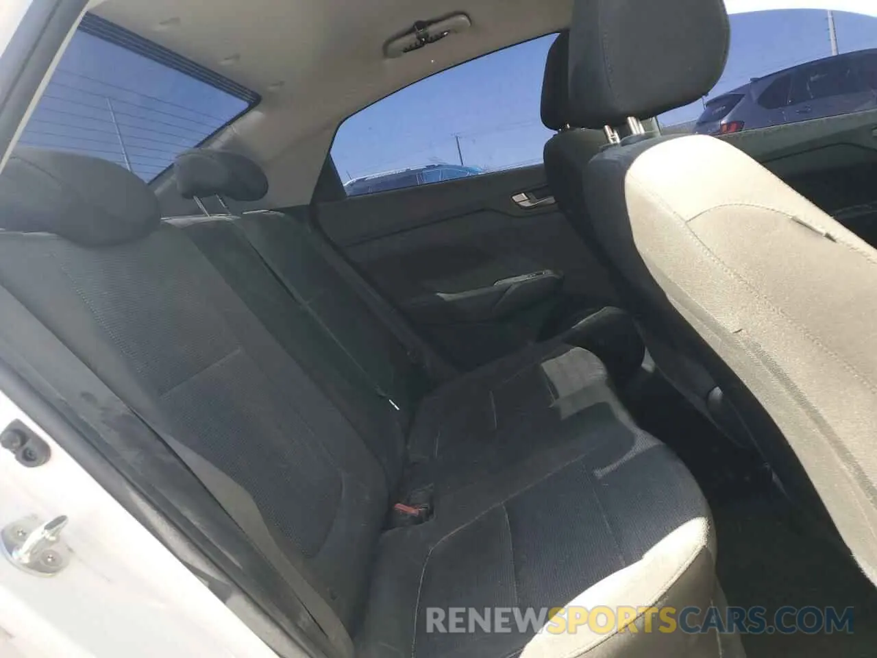 10 Photograph of a damaged car 3KPC24A35KE056906 HYUNDAI ACCENT 2019