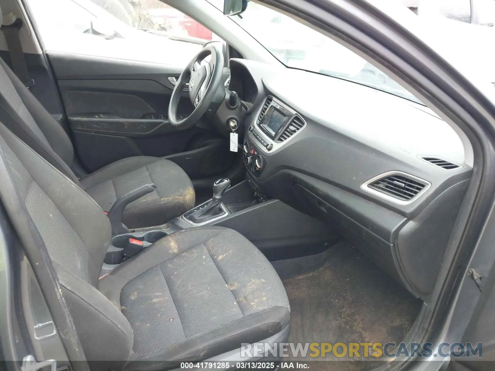 5 Photograph of a damaged car 3KPC24A35KE063726 HYUNDAI ACCENT 2019