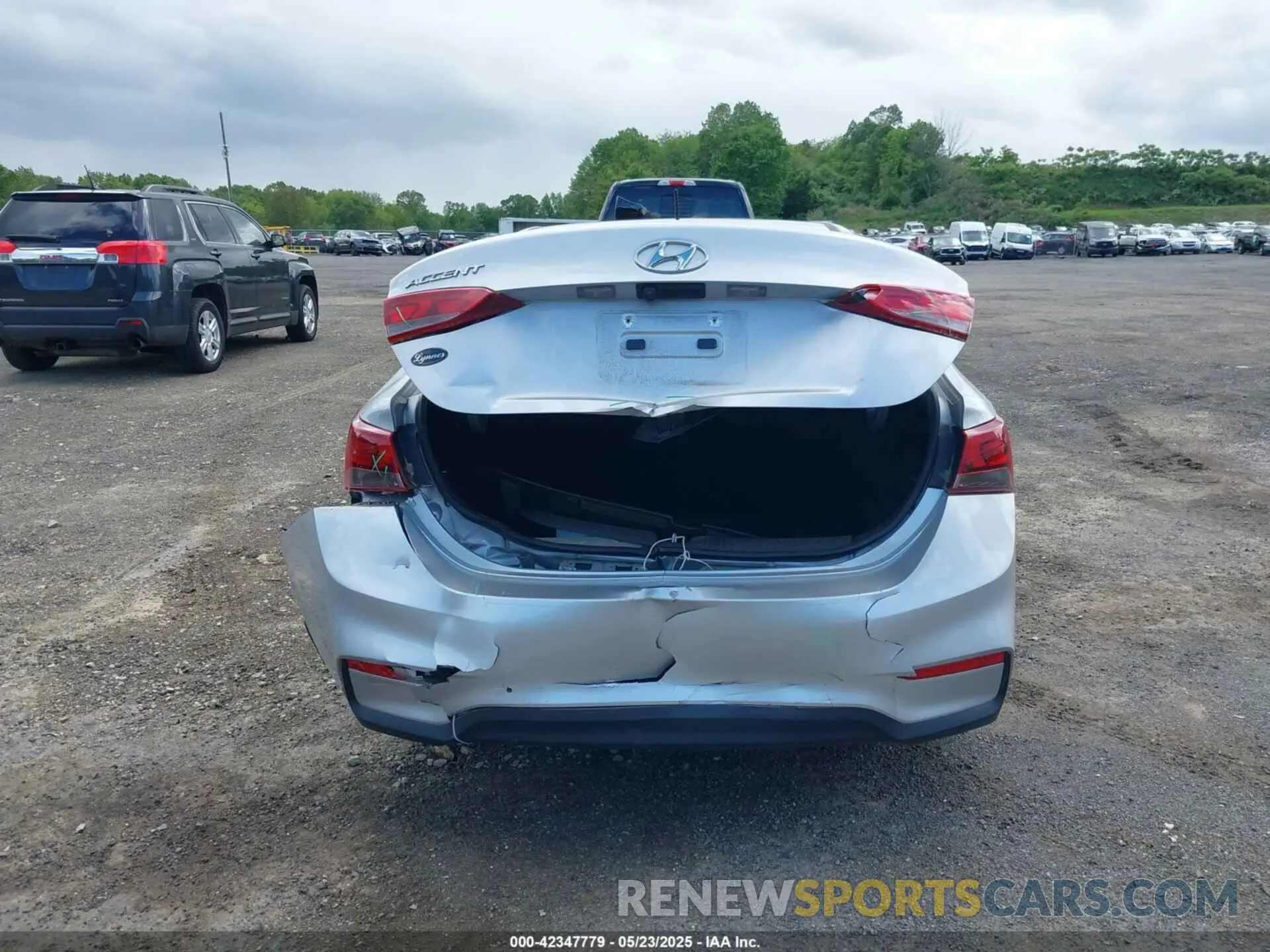 16 Photograph of a damaged car 3KPC24A35KE064875 HYUNDAI ACCENT 2019
