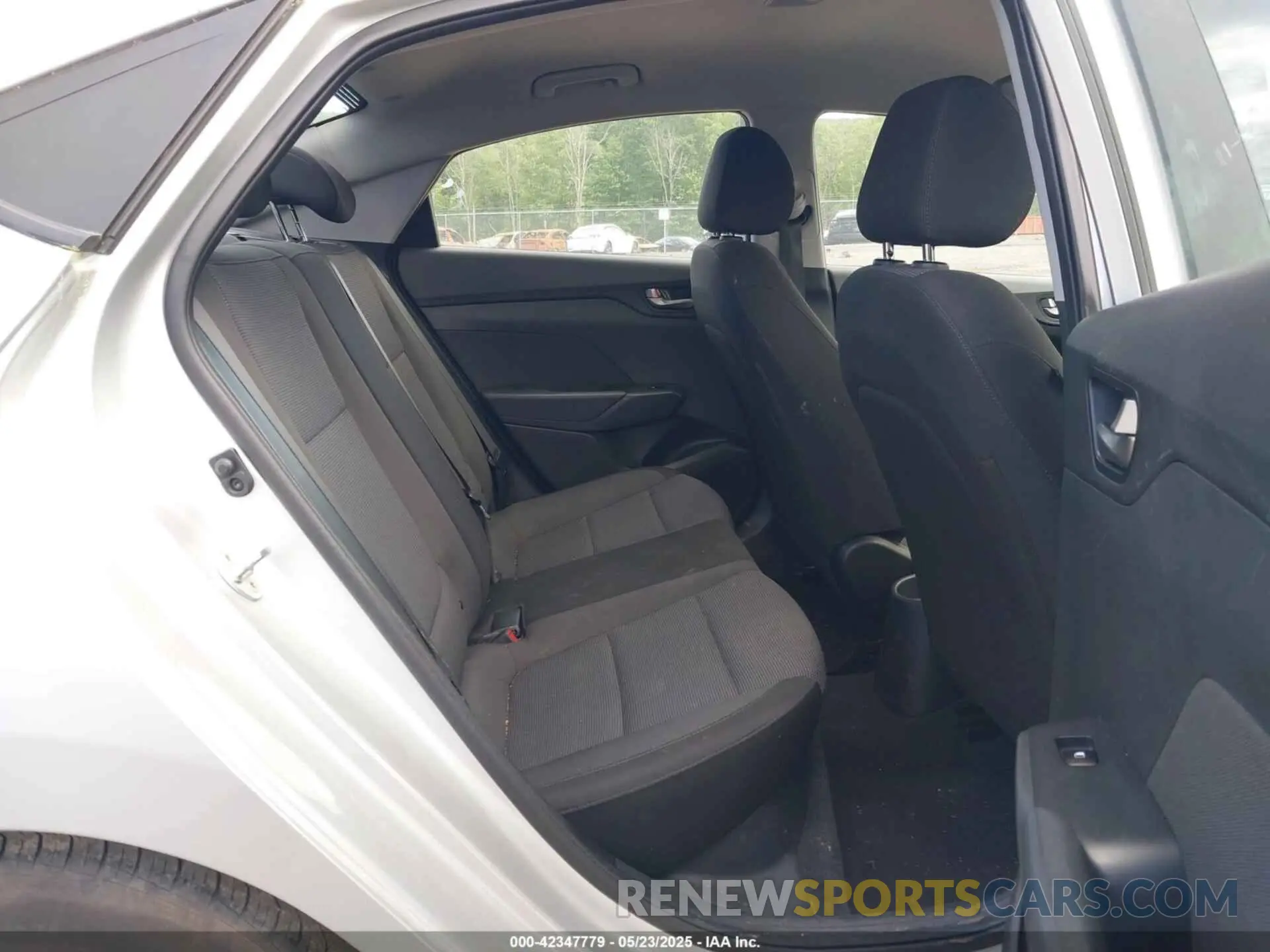 8 Photograph of a damaged car 3KPC24A35KE064875 HYUNDAI ACCENT 2019