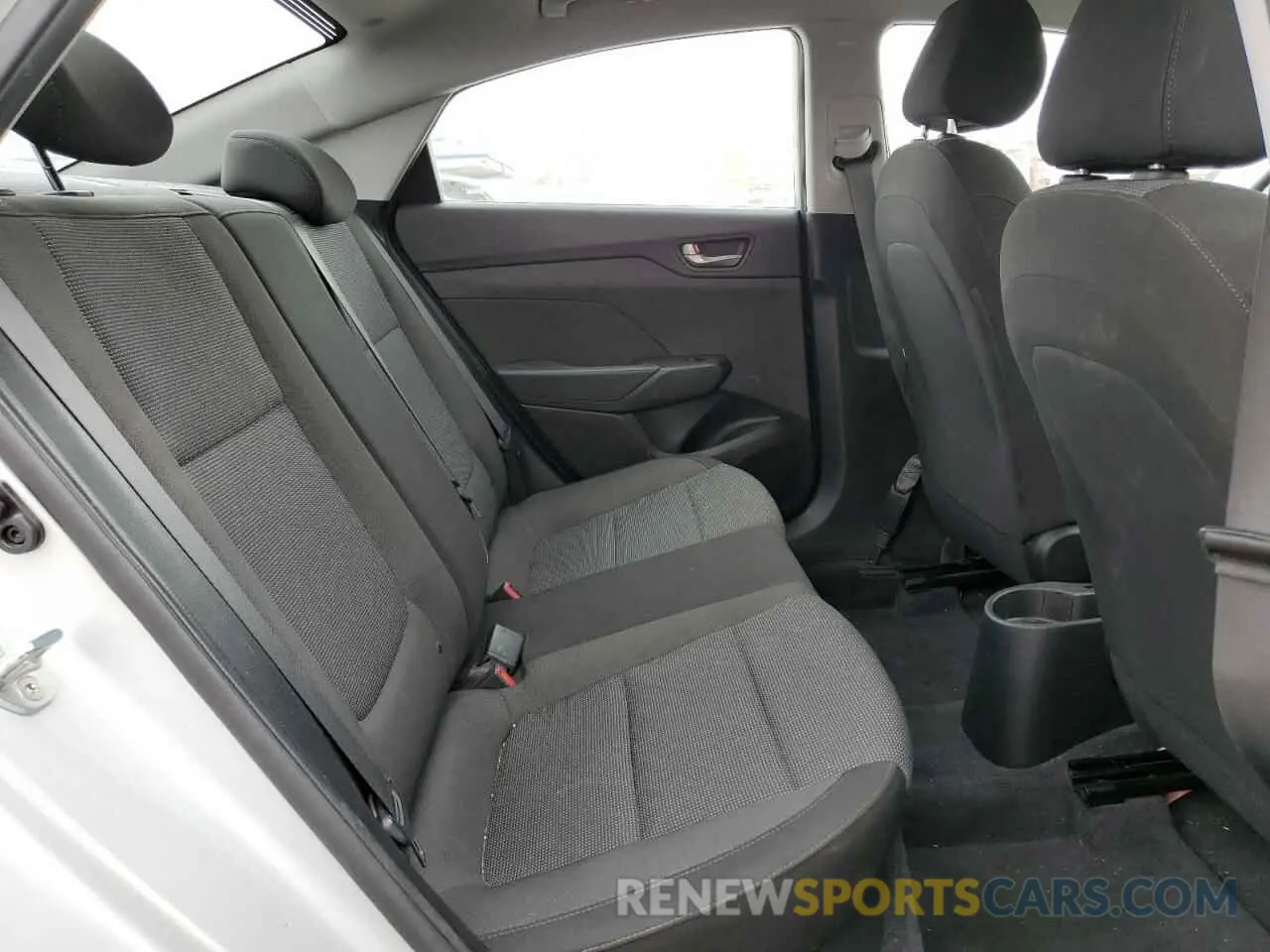 10 Photograph of a damaged car 3KPC24A35KE073687 HYUNDAI ACCENT 2019