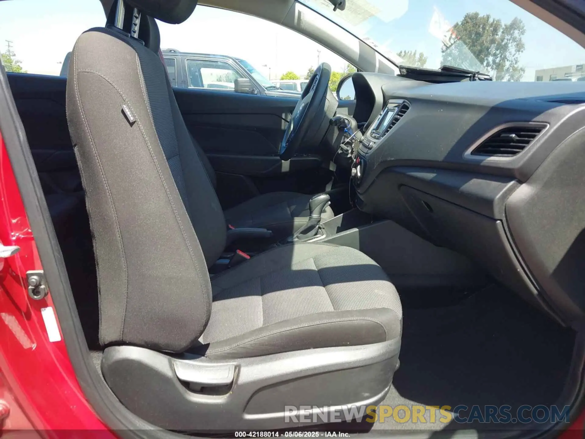 5 Photograph of a damaged car 3KPC24A35KE076749 HYUNDAI ACCENT 2019