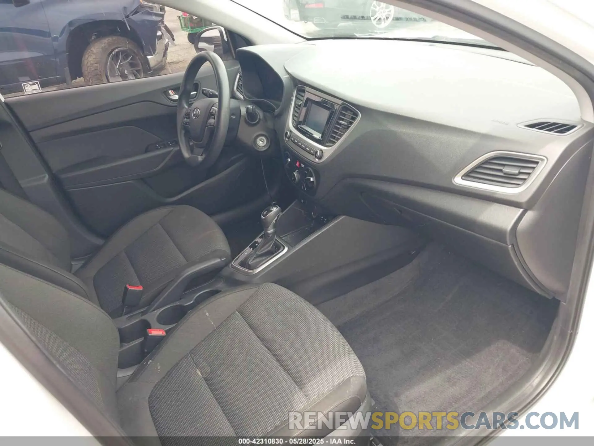 5 Photograph of a damaged car 3KPC24A36KE088019 HYUNDAI ACCENT 2019