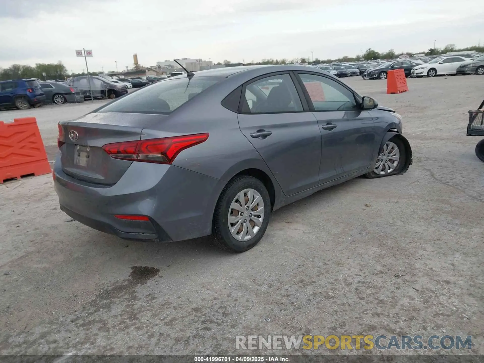 4 Photograph of a damaged car 3KPC24A37KE049861 HYUNDAI ACCENT 2019