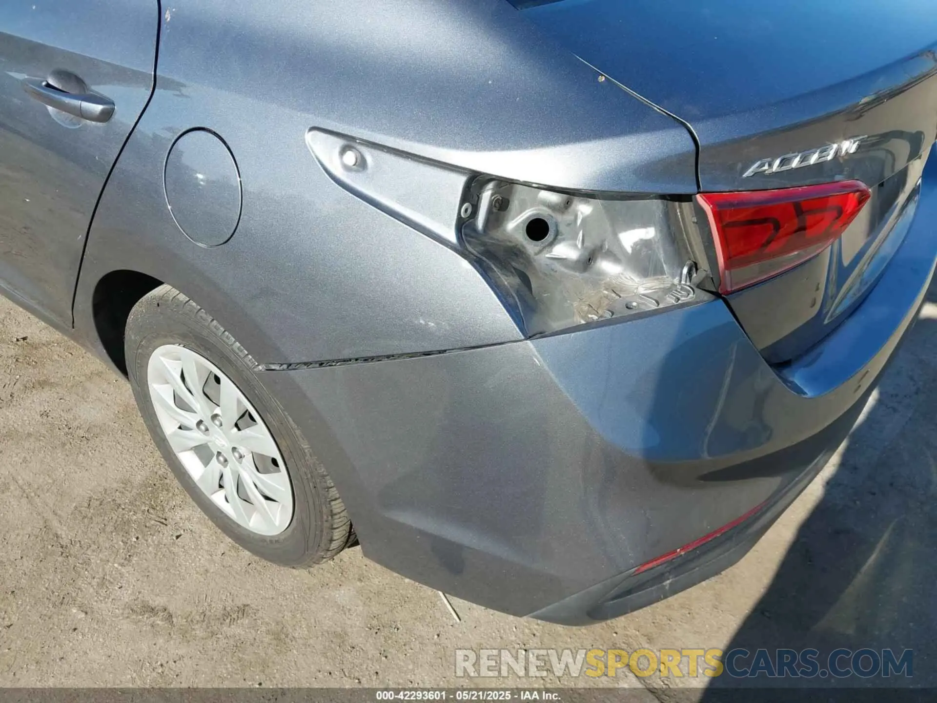17 Photograph of a damaged car 3KPC24A37KE063033 HYUNDAI ACCENT 2019