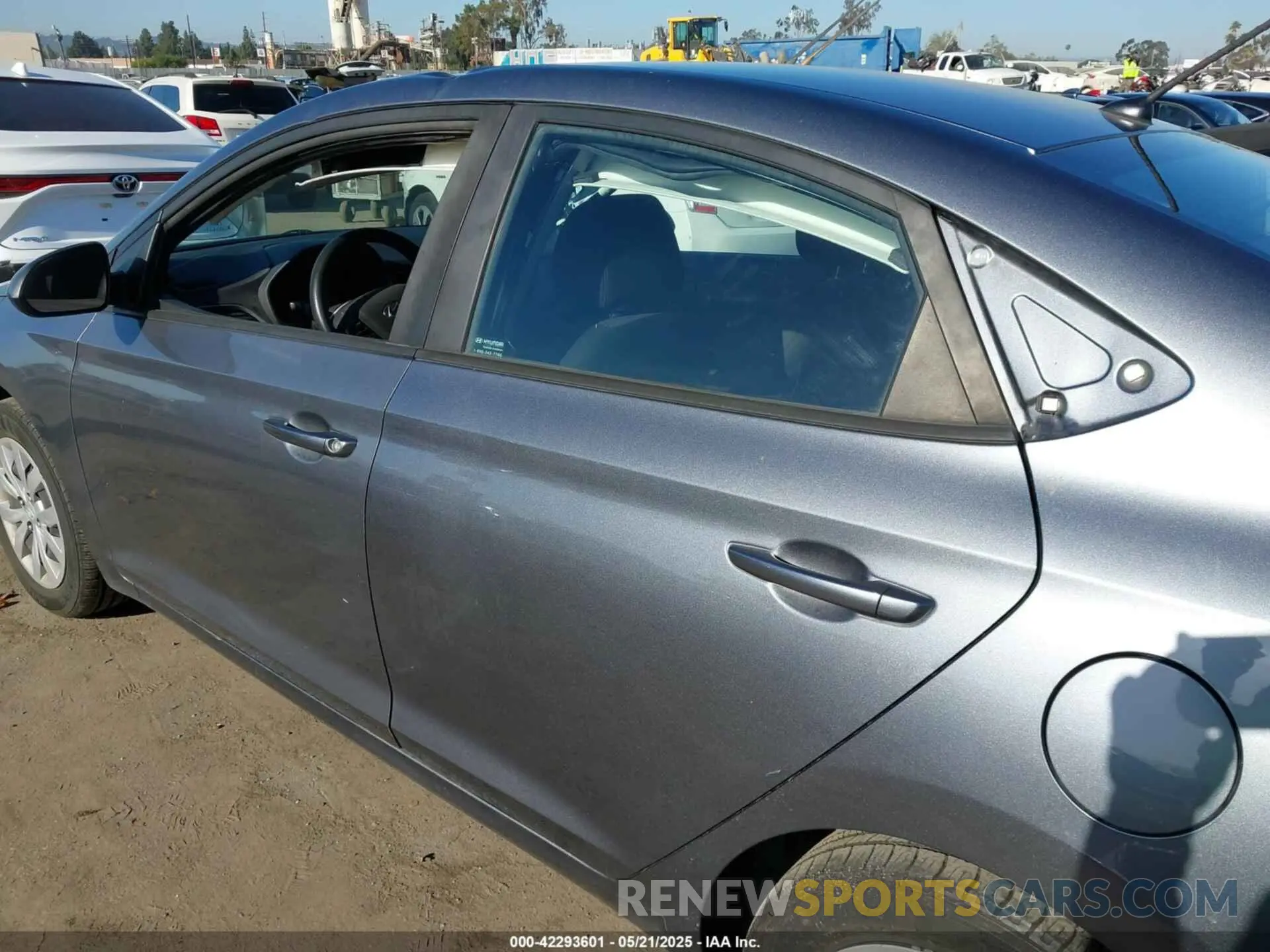 18 Photograph of a damaged car 3KPC24A37KE063033 HYUNDAI ACCENT 2019