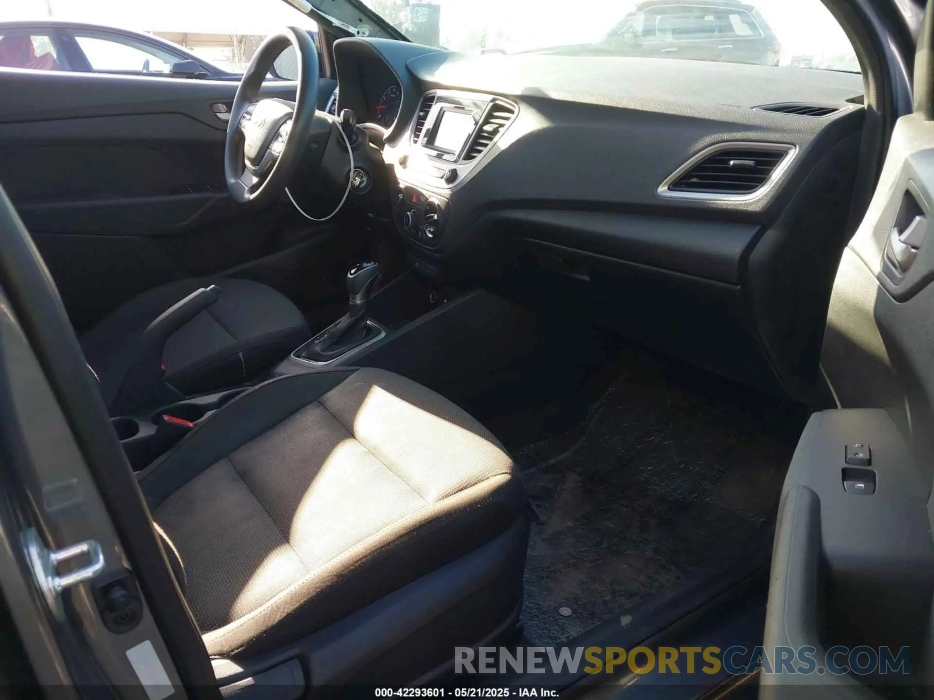 5 Photograph of a damaged car 3KPC24A37KE063033 HYUNDAI ACCENT 2019