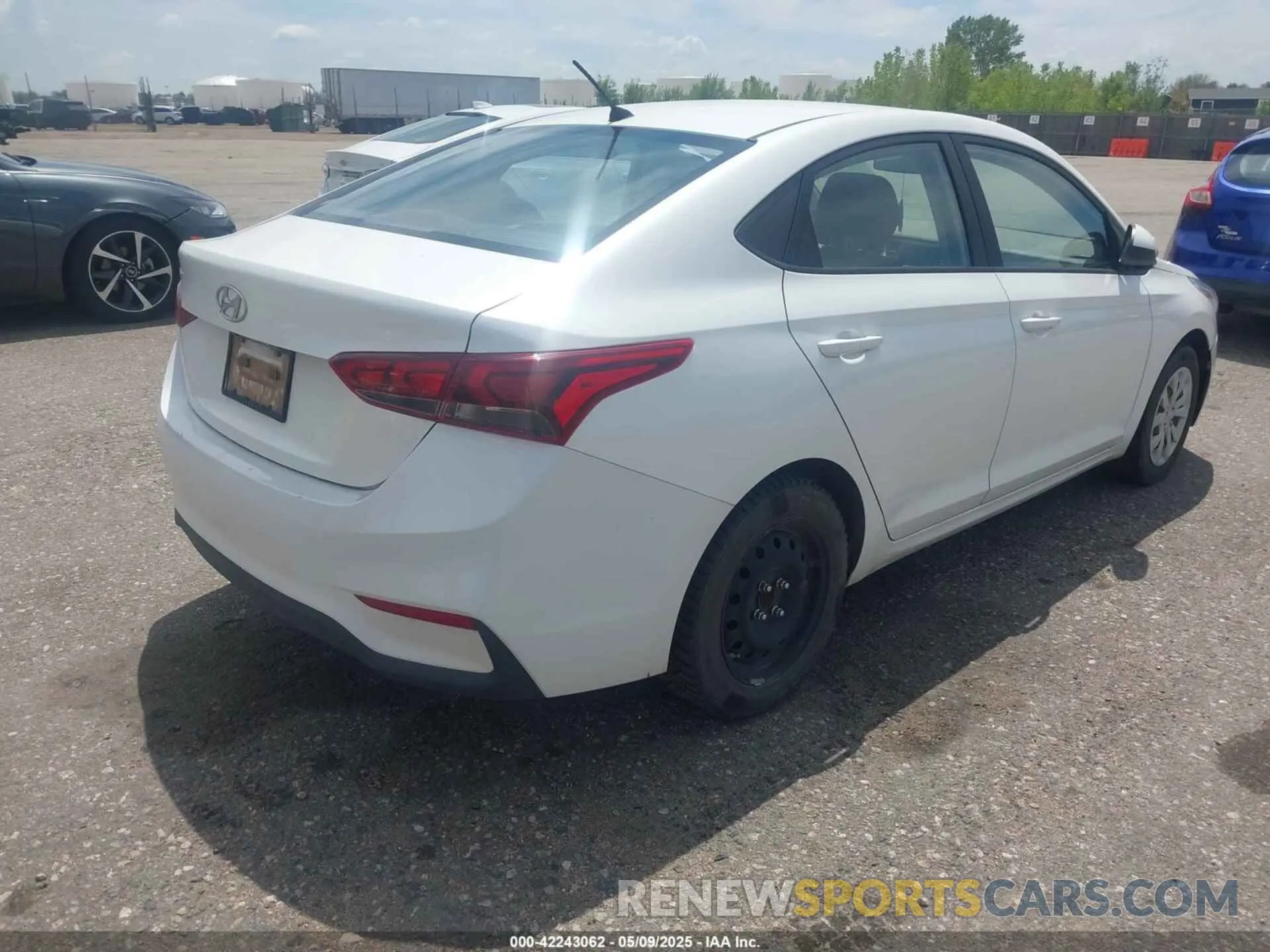4 Photograph of a damaged car 3KPC24A37KE064991 HYUNDAI ACCENT 2019