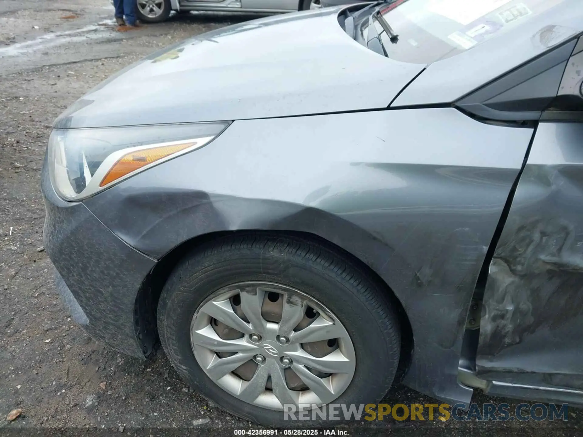 17 Photograph of a damaged car 3KPC24A38KE044748 HYUNDAI ACCENT 2019