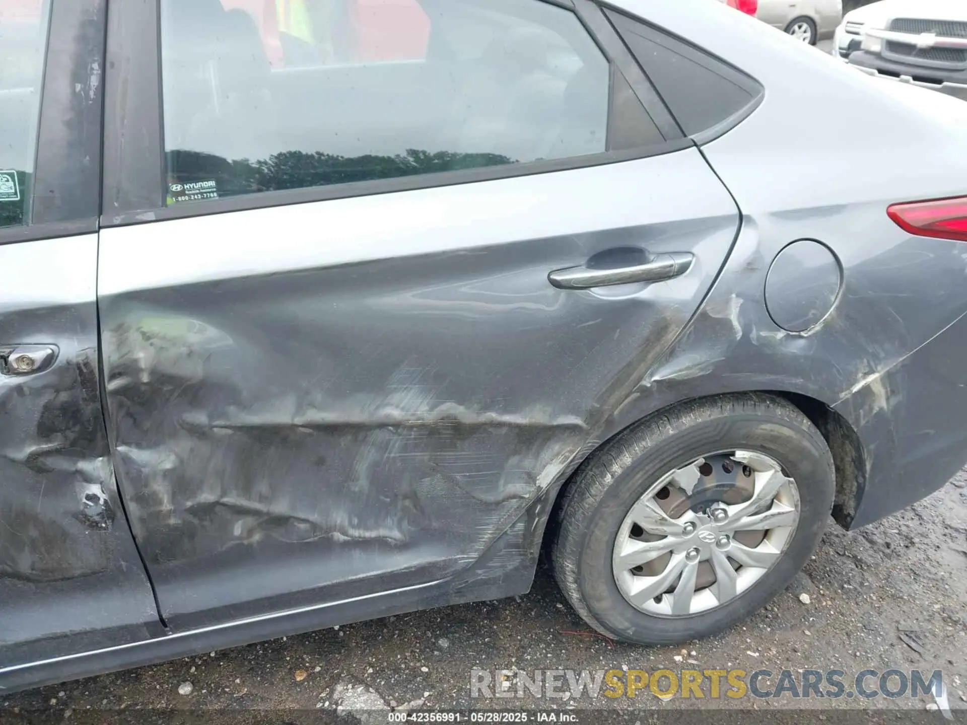 18 Photograph of a damaged car 3KPC24A38KE044748 HYUNDAI ACCENT 2019