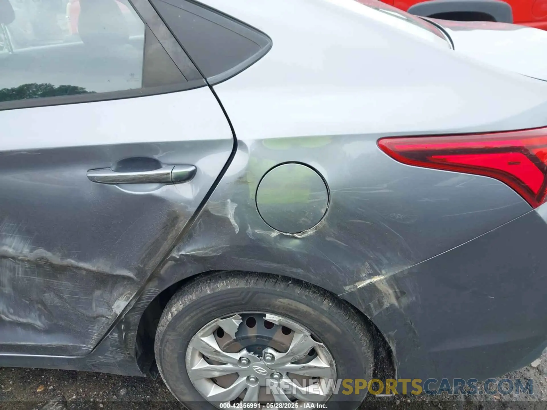 19 Photograph of a damaged car 3KPC24A38KE044748 HYUNDAI ACCENT 2019