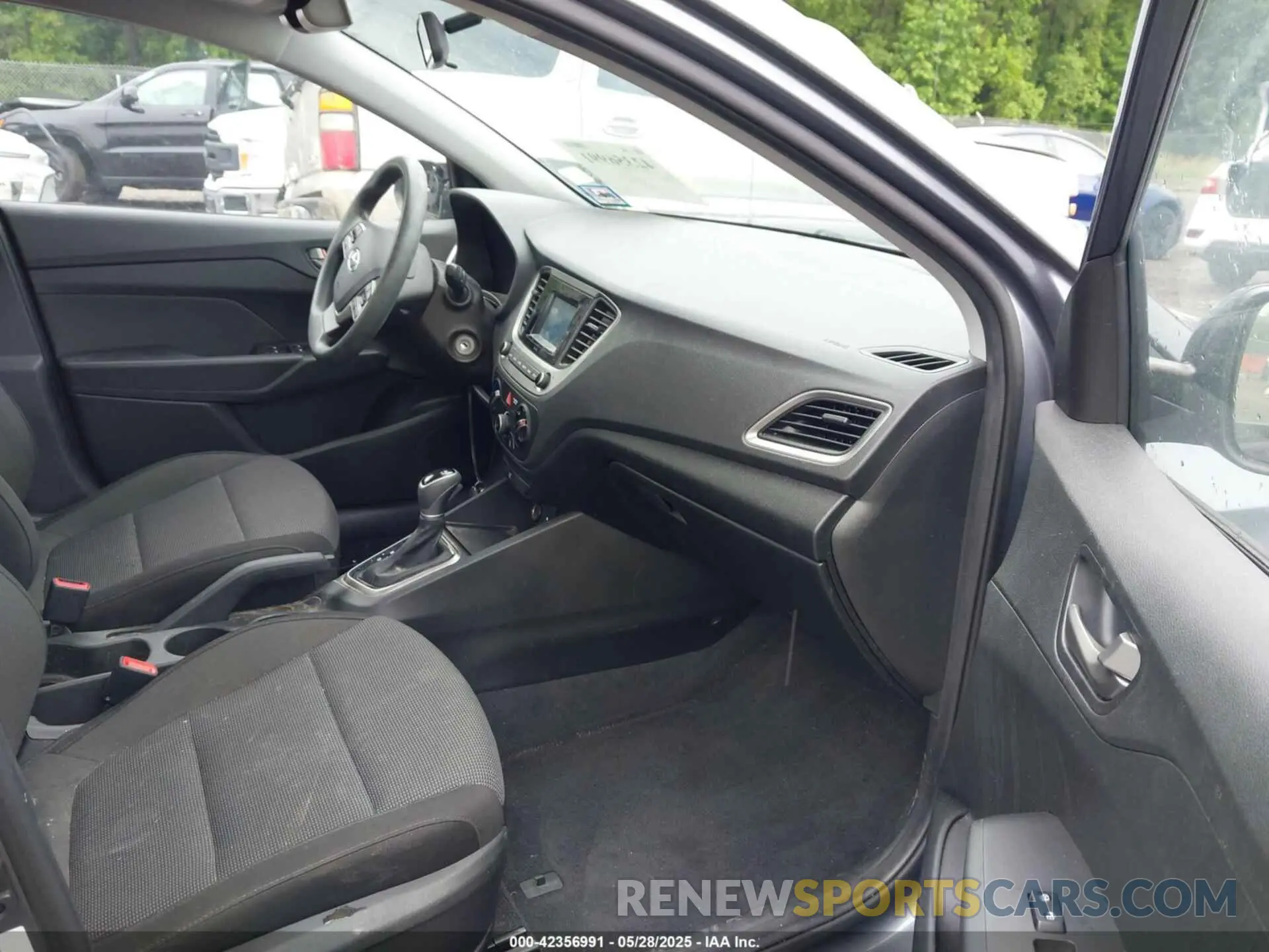 5 Photograph of a damaged car 3KPC24A38KE044748 HYUNDAI ACCENT 2019