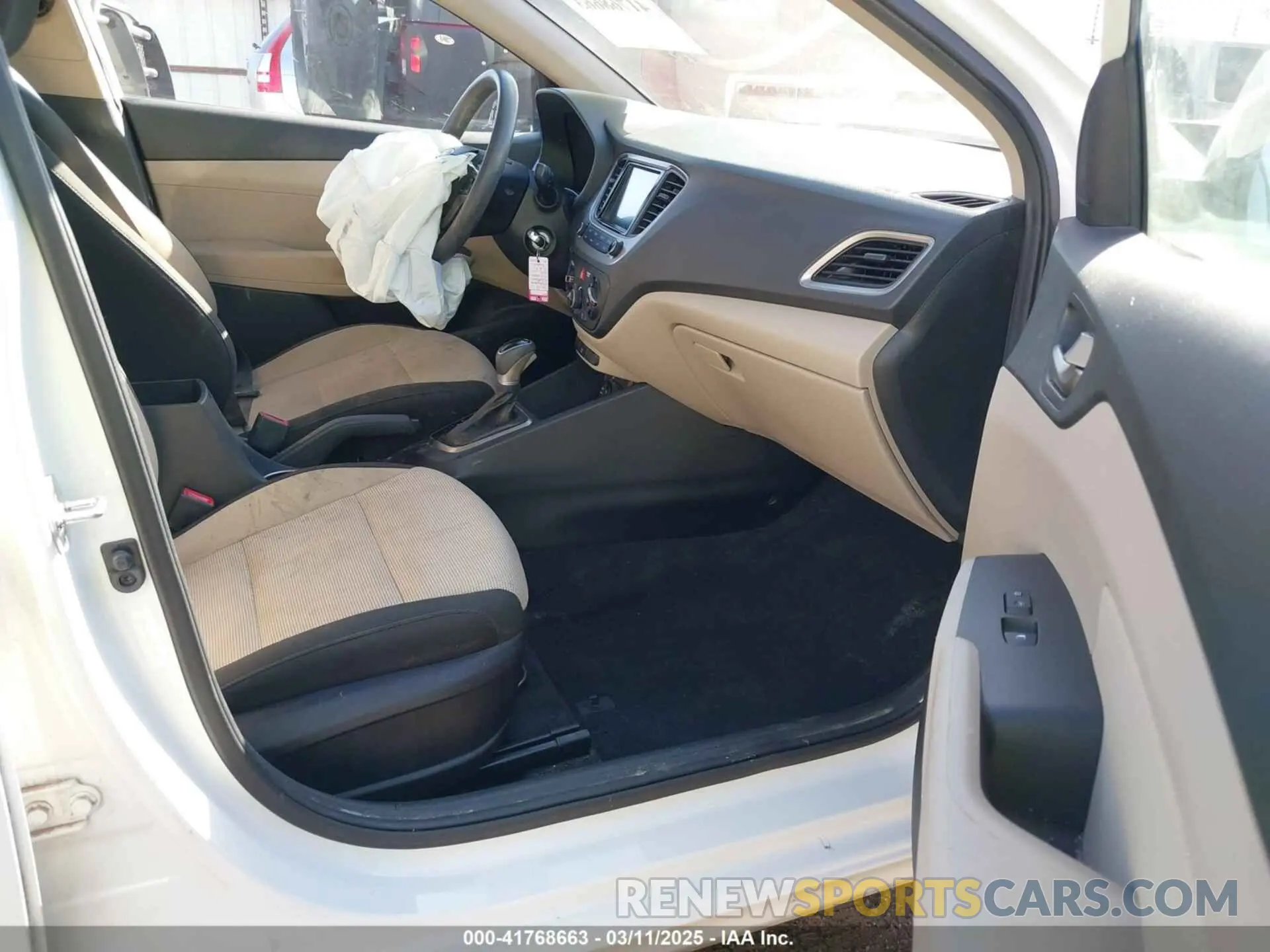 5 Photograph of a damaged car 3KPC24A38KE068774 HYUNDAI ACCENT 2019