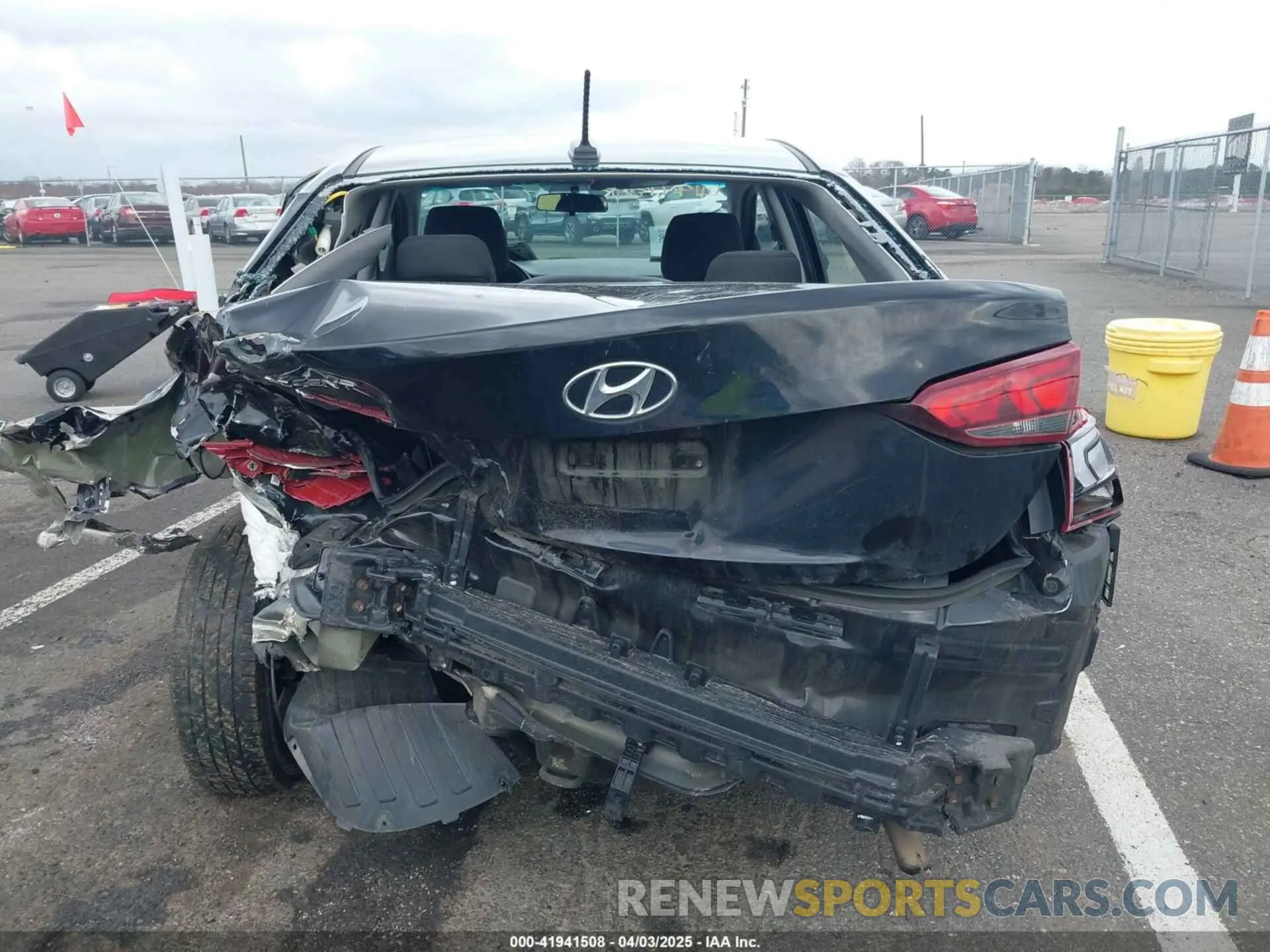 16 Photograph of a damaged car 3KPC24A39KE074177 HYUNDAI ACCENT 2019