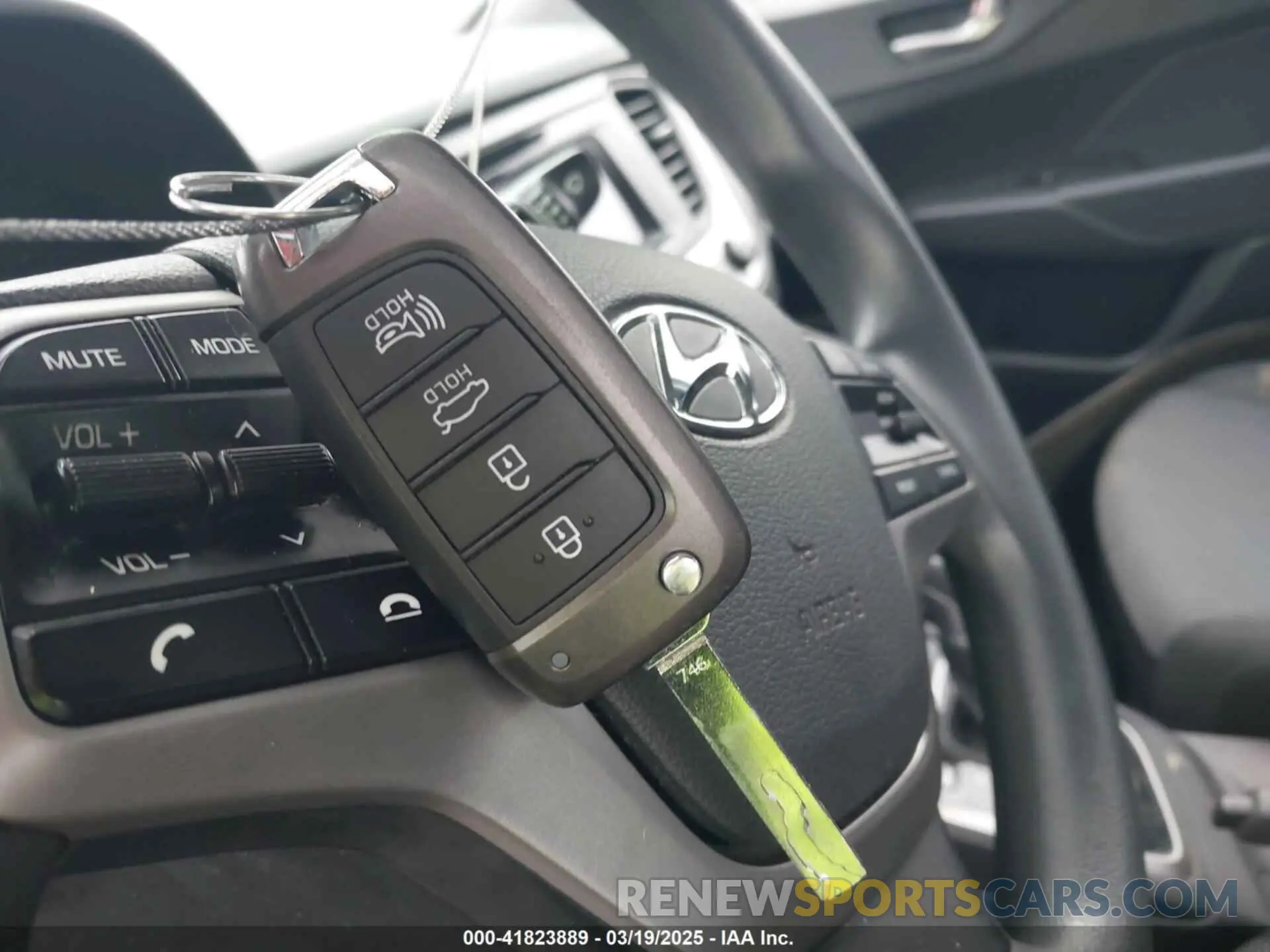 10 Photograph of a damaged car 3KPC24A39KE075524 HYUNDAI ACCENT 2019
