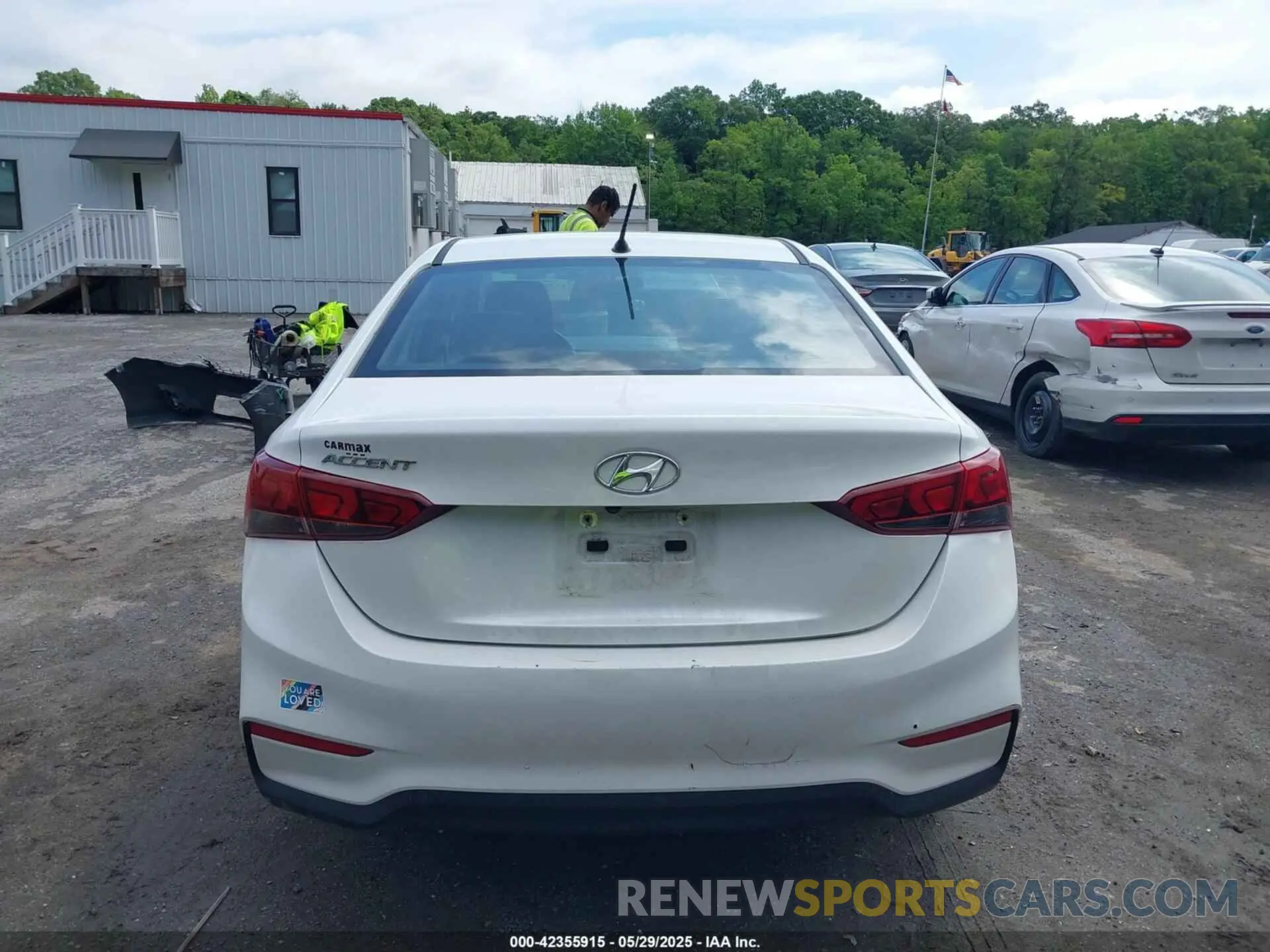 16 Photograph of a damaged car 3KPC24A39KE076270 HYUNDAI ACCENT 2019