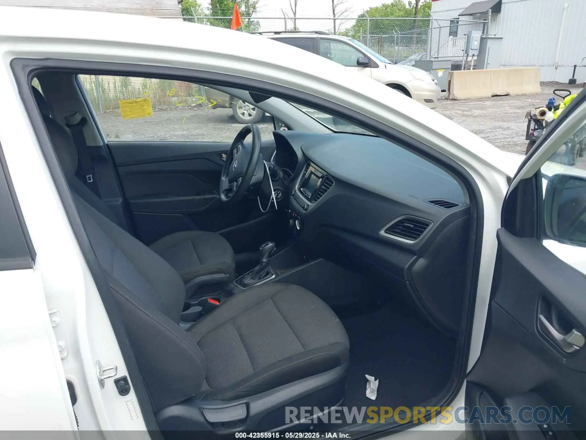5 Photograph of a damaged car 3KPC24A39KE076270 HYUNDAI ACCENT 2019