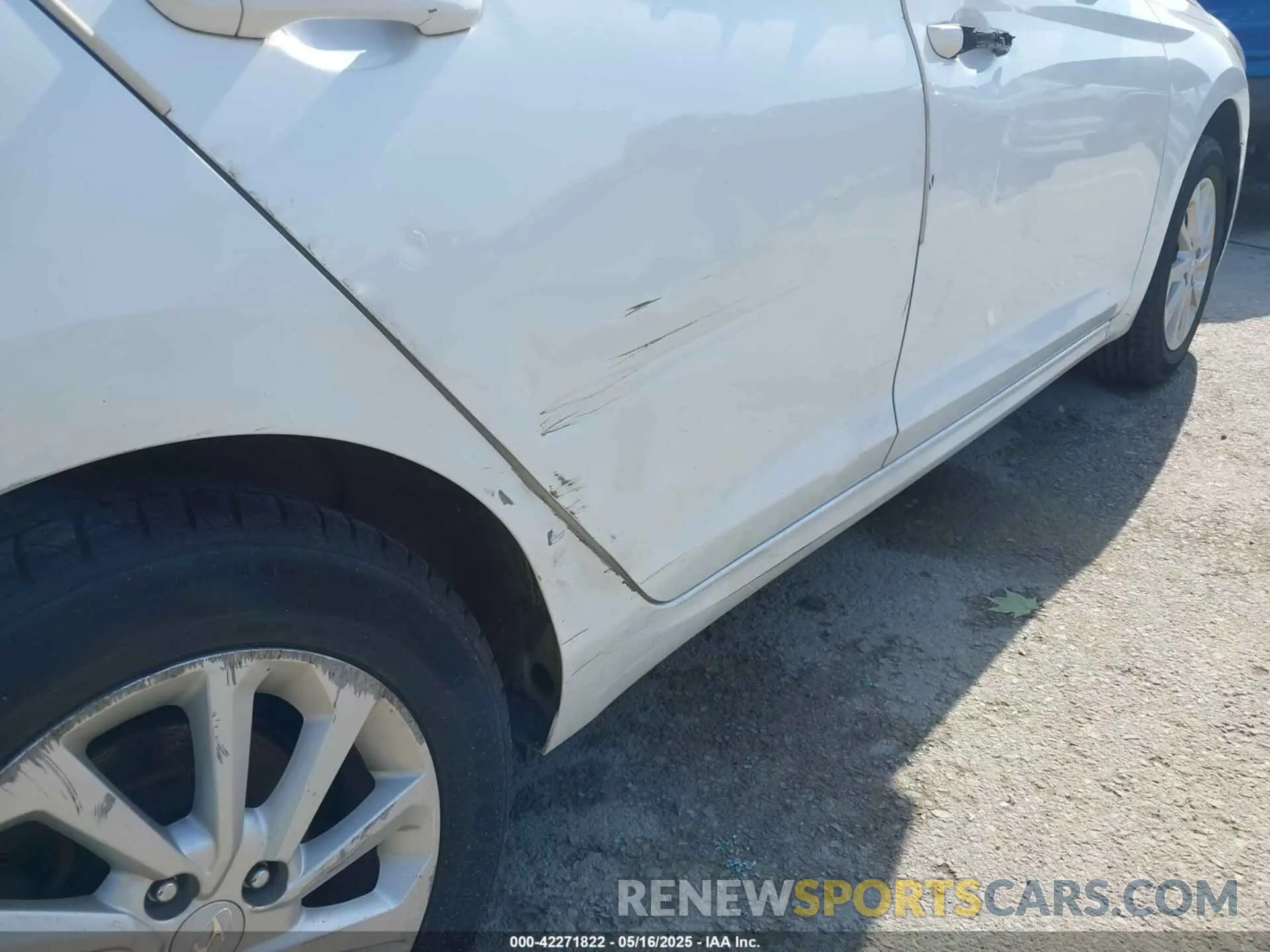 6 Photograph of a damaged car 3KPC24A3XKE041365 HYUNDAI ACCENT 2019