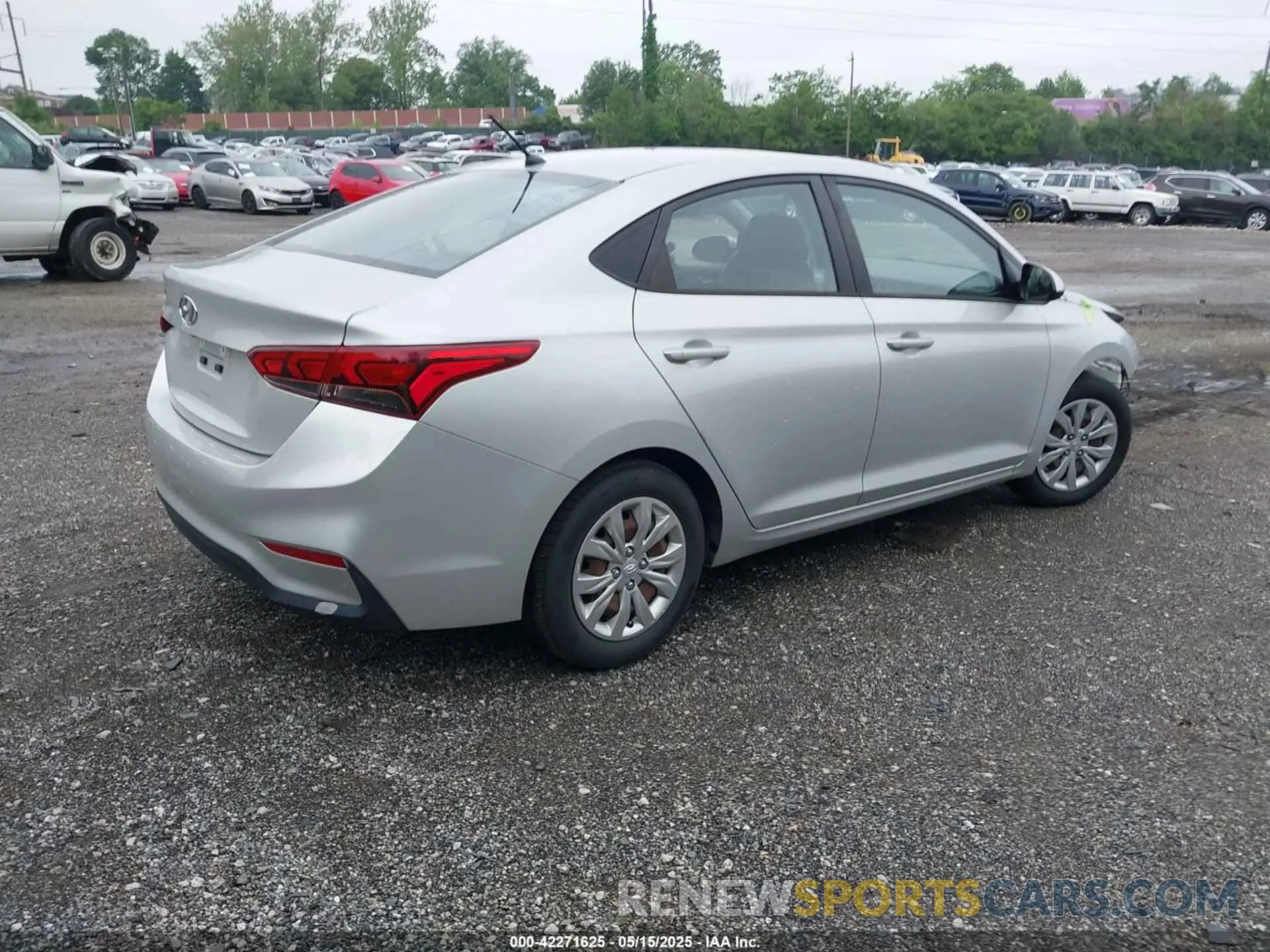 4 Photograph of a damaged car 3KPC24A3XKE042631 HYUNDAI ACCENT 2019