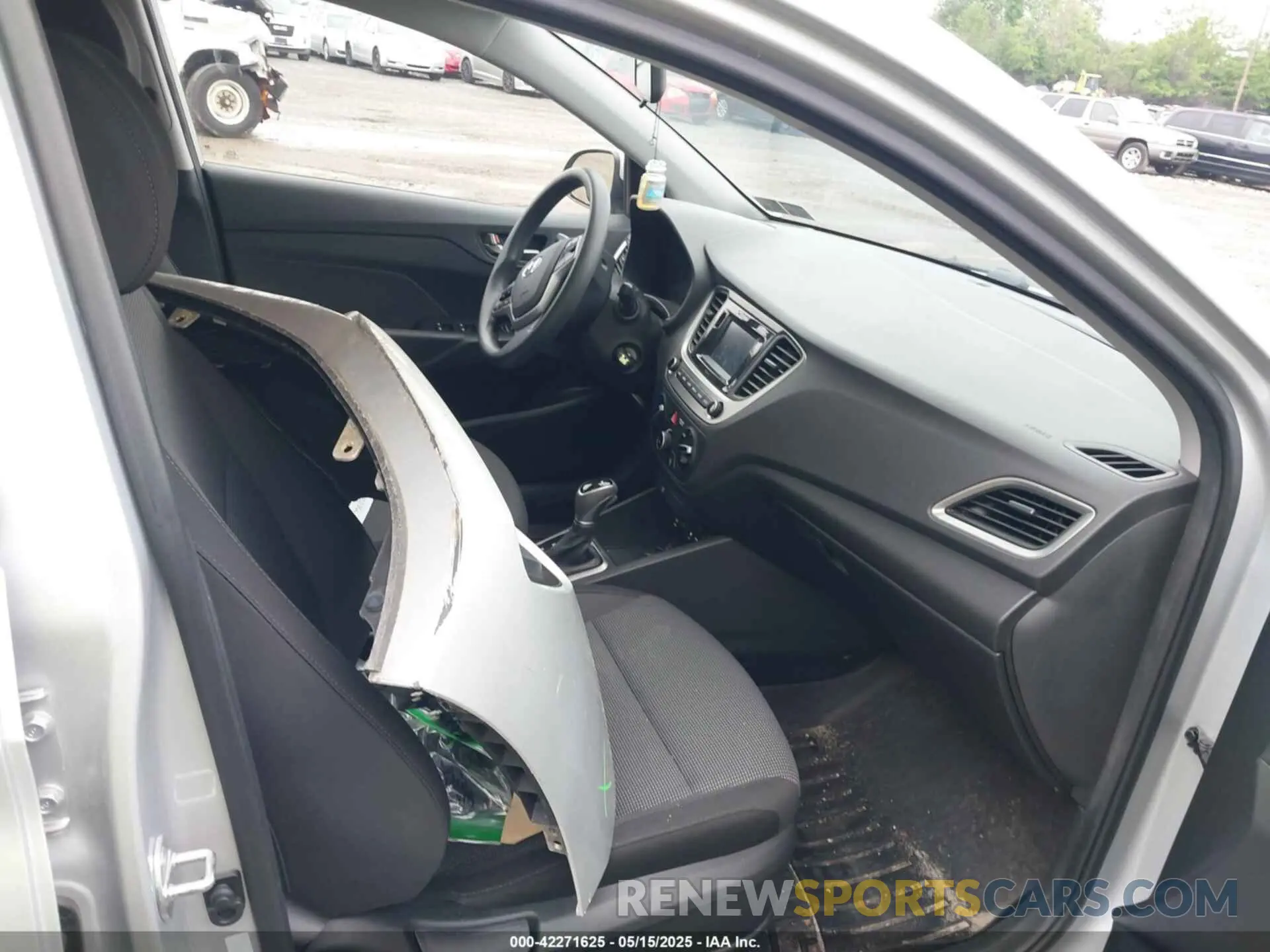 5 Photograph of a damaged car 3KPC24A3XKE042631 HYUNDAI ACCENT 2019