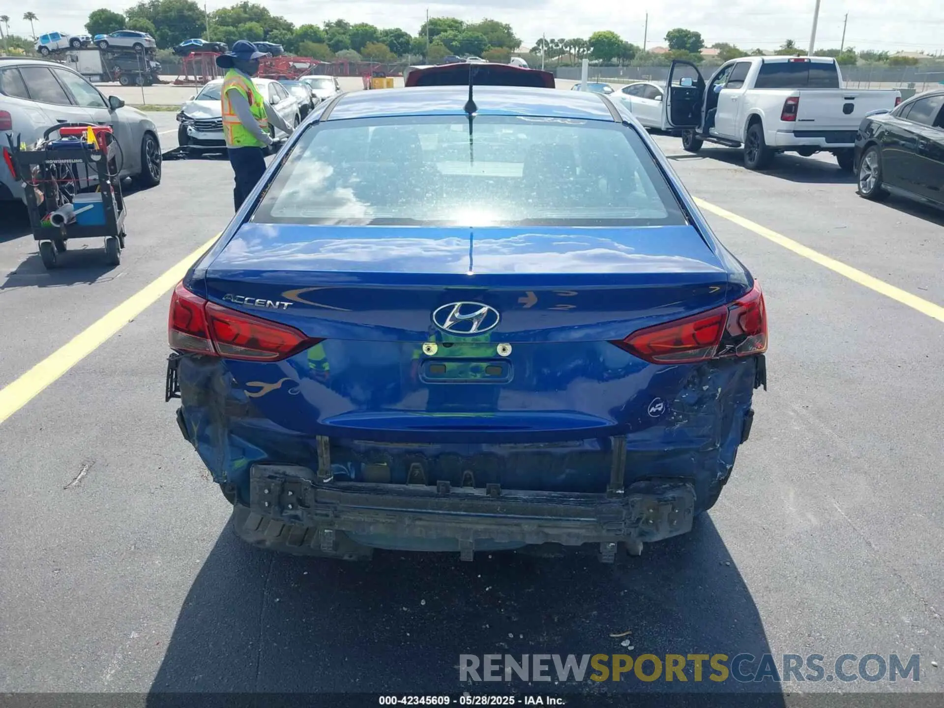 17 Photograph of a damaged car 3KPC24A3XKE058361 HYUNDAI ACCENT 2019