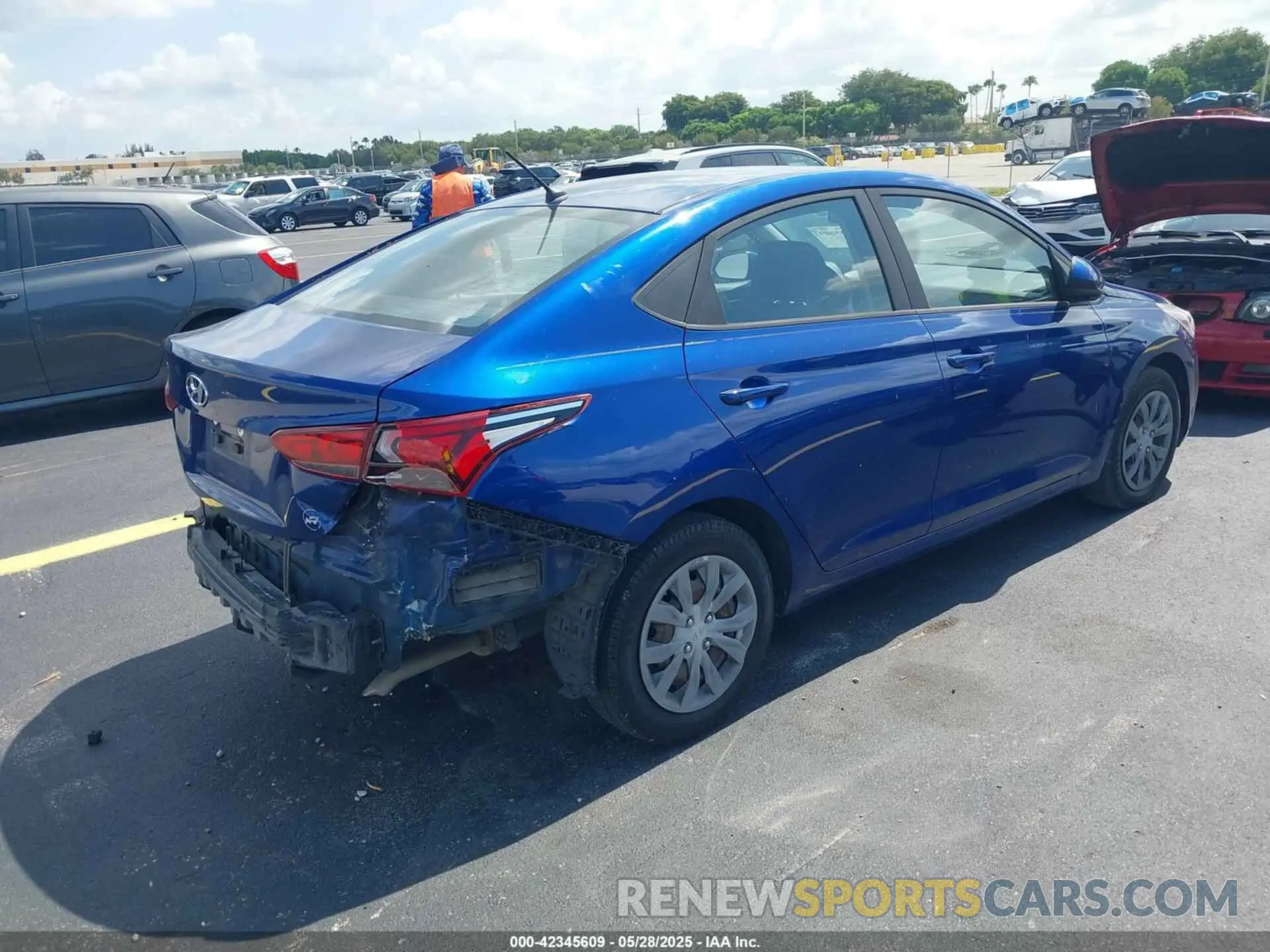 4 Photograph of a damaged car 3KPC24A3XKE058361 HYUNDAI ACCENT 2019