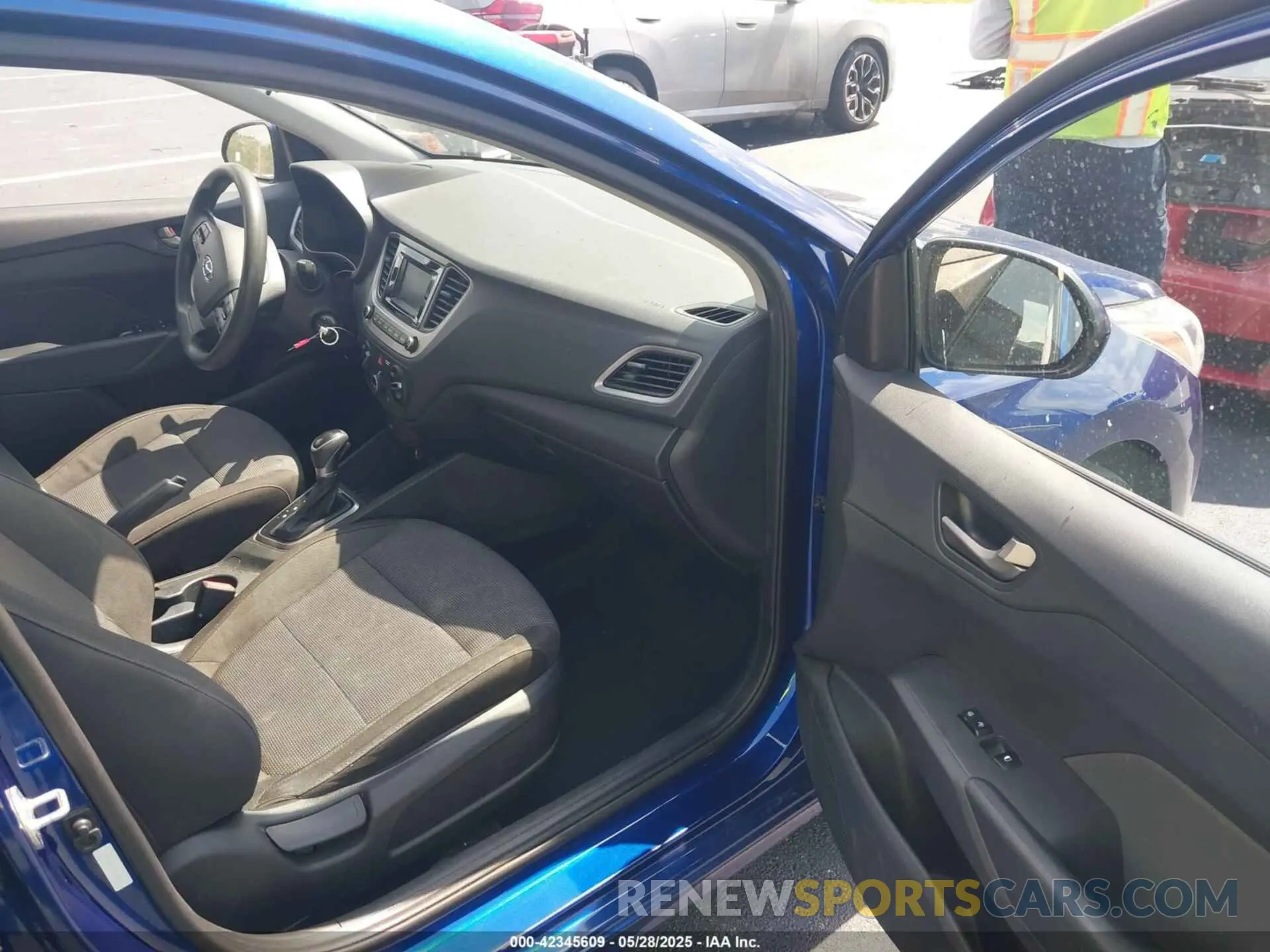 5 Photograph of a damaged car 3KPC24A3XKE058361 HYUNDAI ACCENT 2019