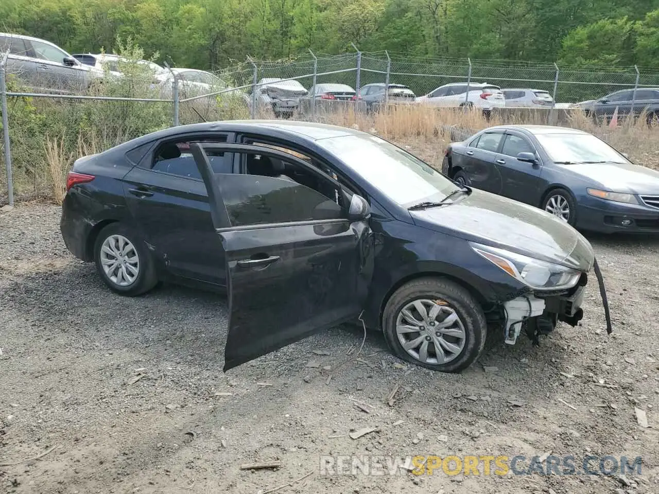 4 Photograph of a damaged car 3KPC24A3XKE065746 HYUNDAI ACCENT 2019
