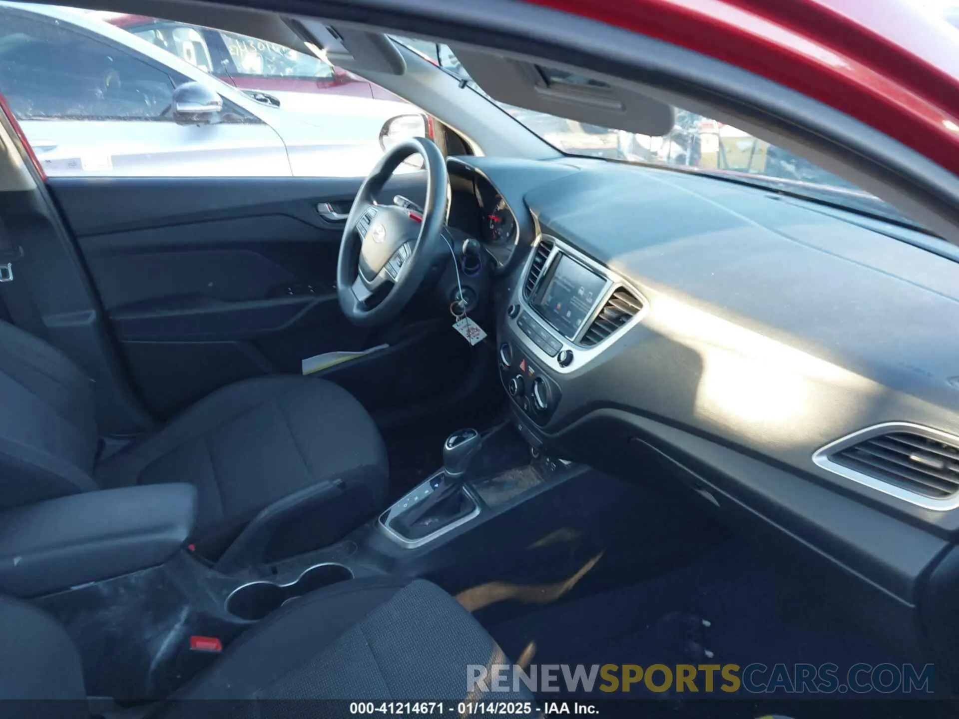5 Photograph of a damaged car 3KPC24A3XKE066833 HYUNDAI ACCENT 2019