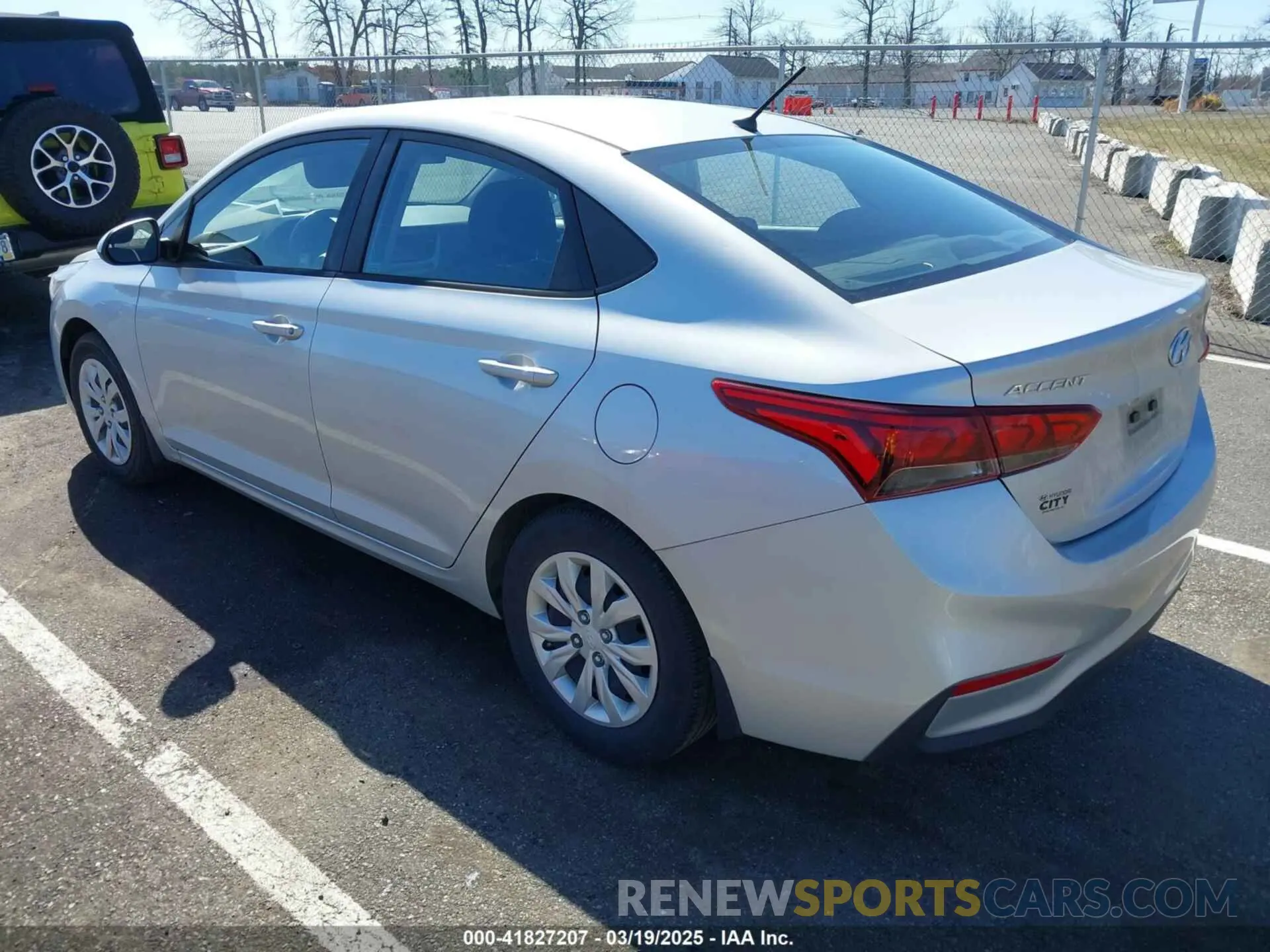 3 Photograph of a damaged car 3KPC24A3XKE086743 HYUNDAI ACCENT 2019