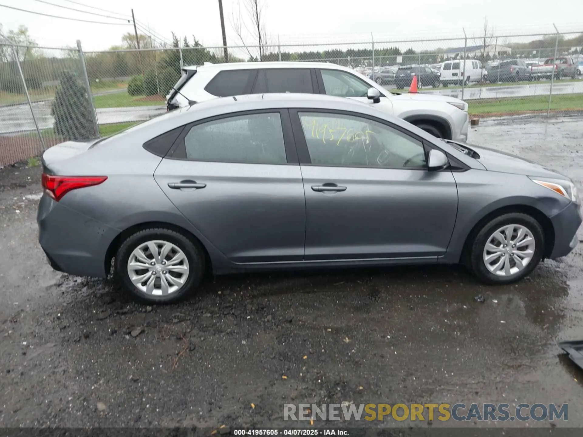 13 Photograph of a damaged car 3KPC24A3XKE088606 HYUNDAI ACCENT 2019