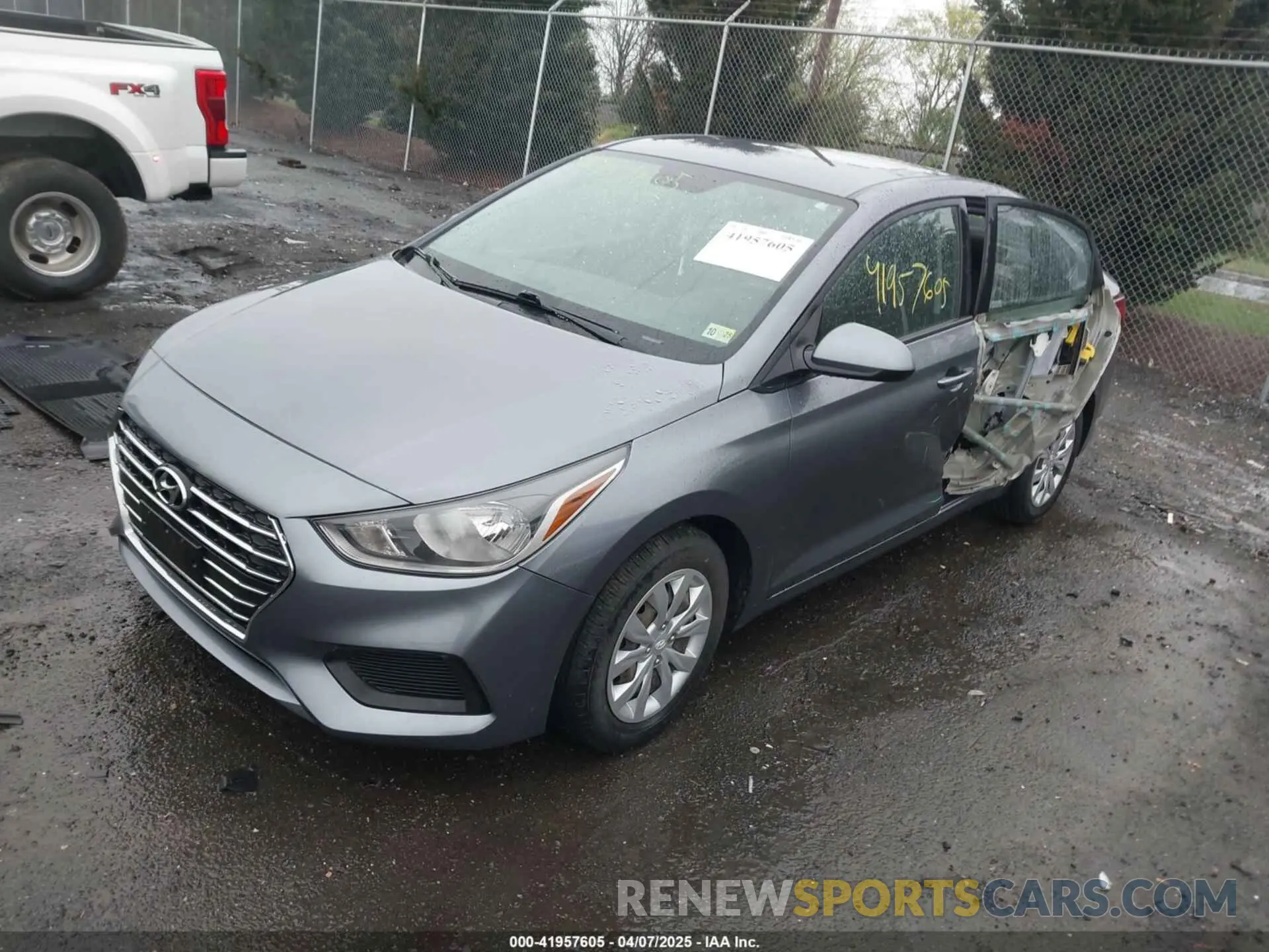2 Photograph of a damaged car 3KPC24A3XKE088606 HYUNDAI ACCENT 2019