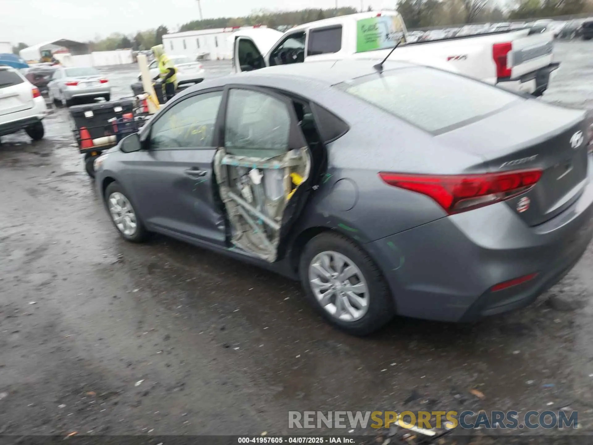3 Photograph of a damaged car 3KPC24A3XKE088606 HYUNDAI ACCENT 2019