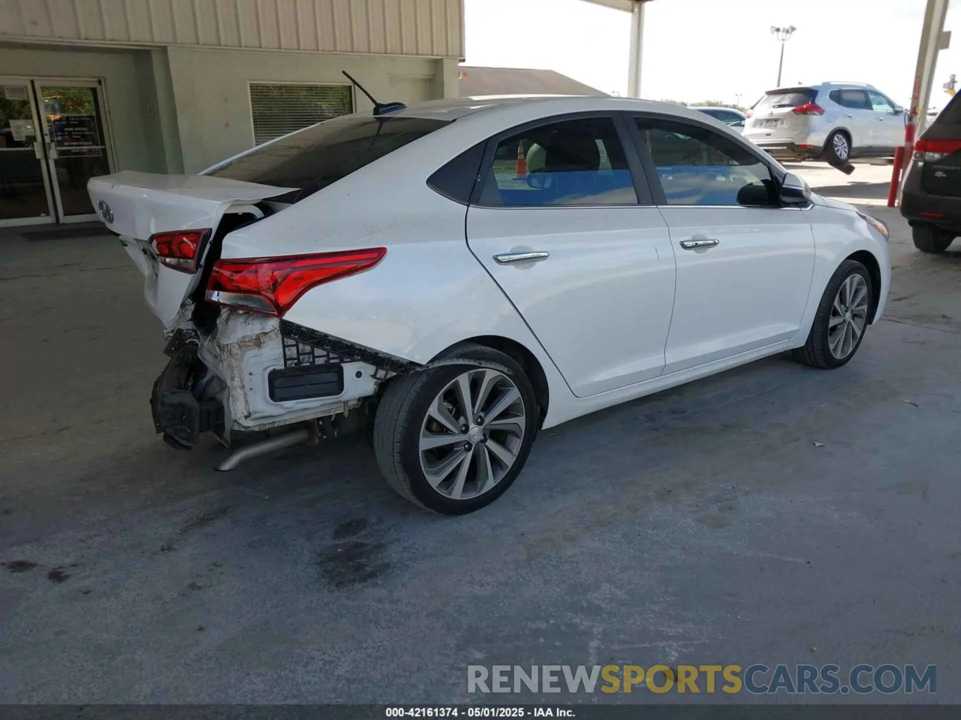 4 Photograph of a damaged car 3KPC34A30KE059385 HYUNDAI ACCENT 2019