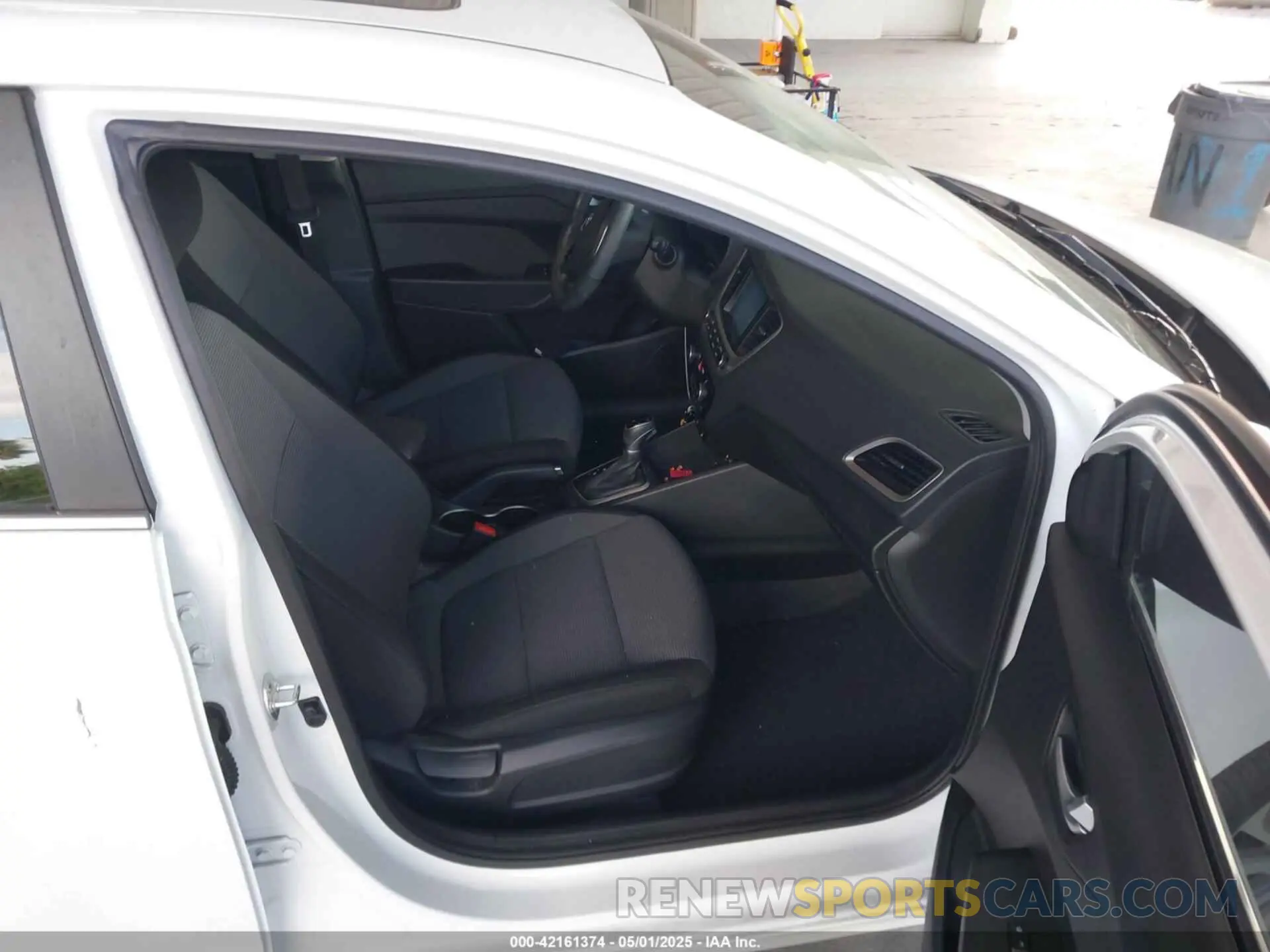 5 Photograph of a damaged car 3KPC34A30KE059385 HYUNDAI ACCENT 2019