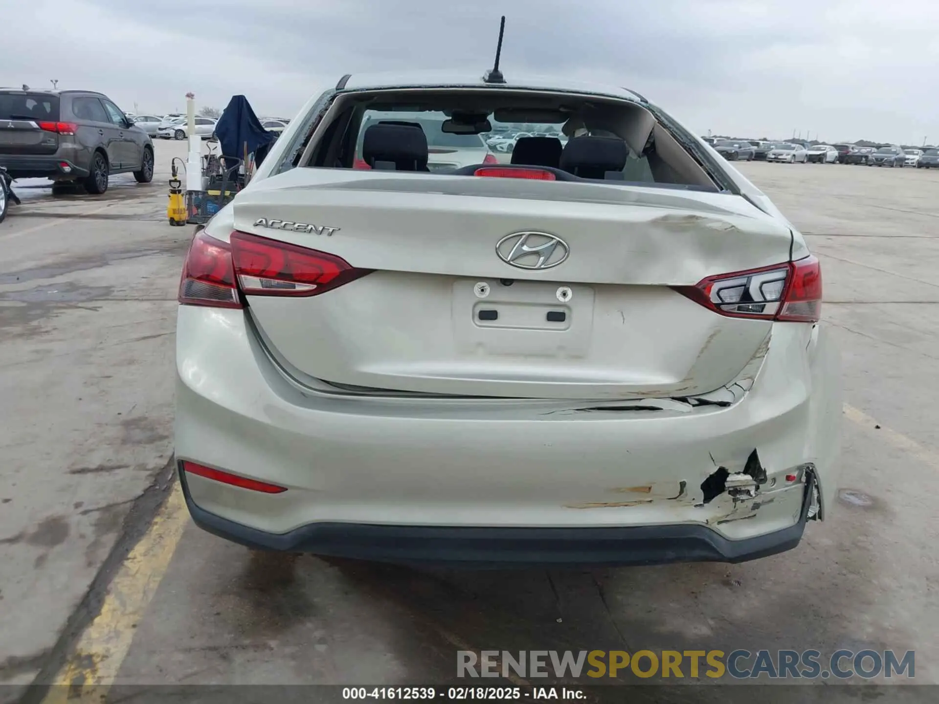 16 Photograph of a damaged car 3KPC34A3XKE046370 HYUNDAI ACCENT 2019