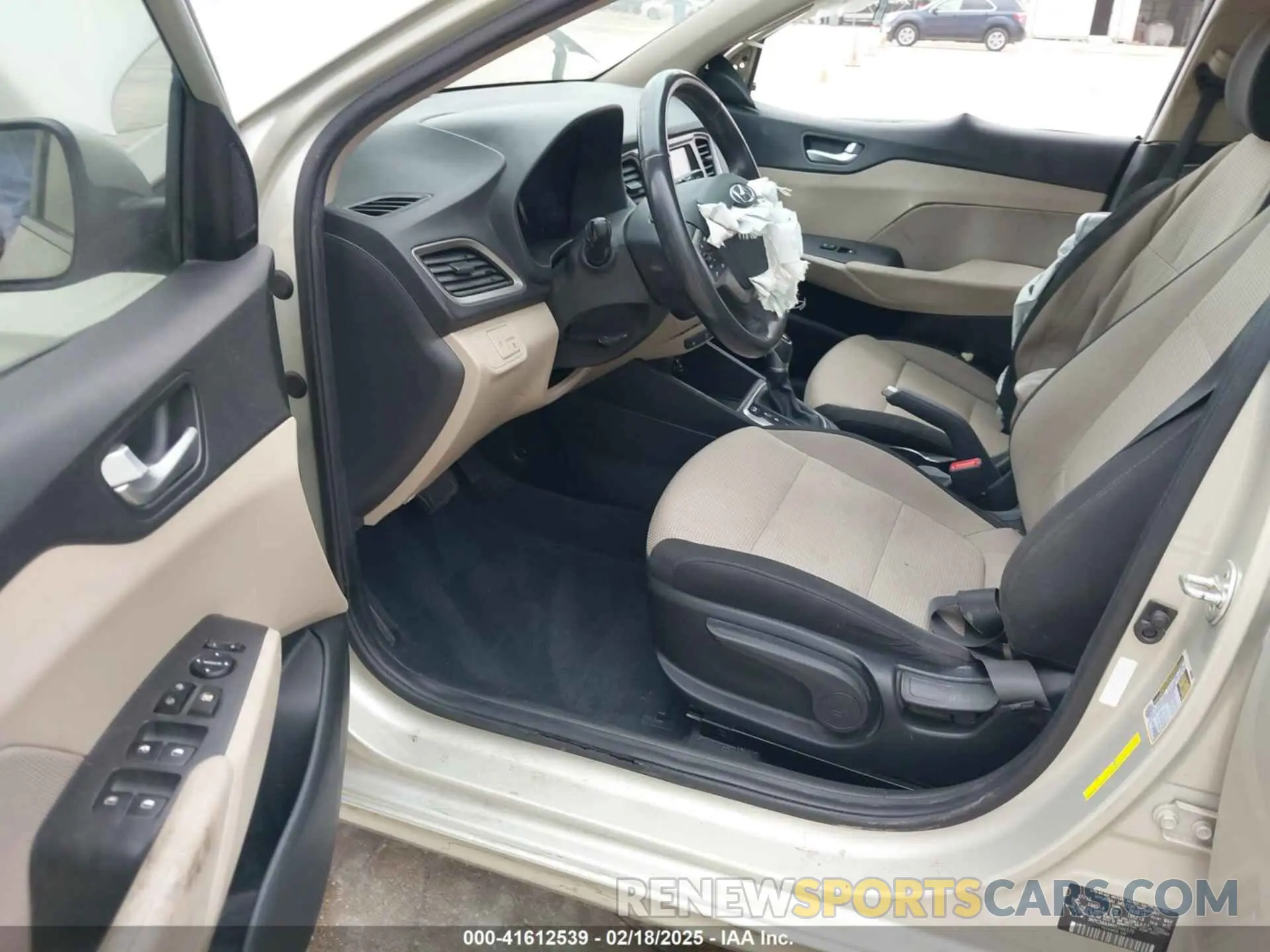 5 Photograph of a damaged car 3KPC34A3XKE046370 HYUNDAI ACCENT 2019