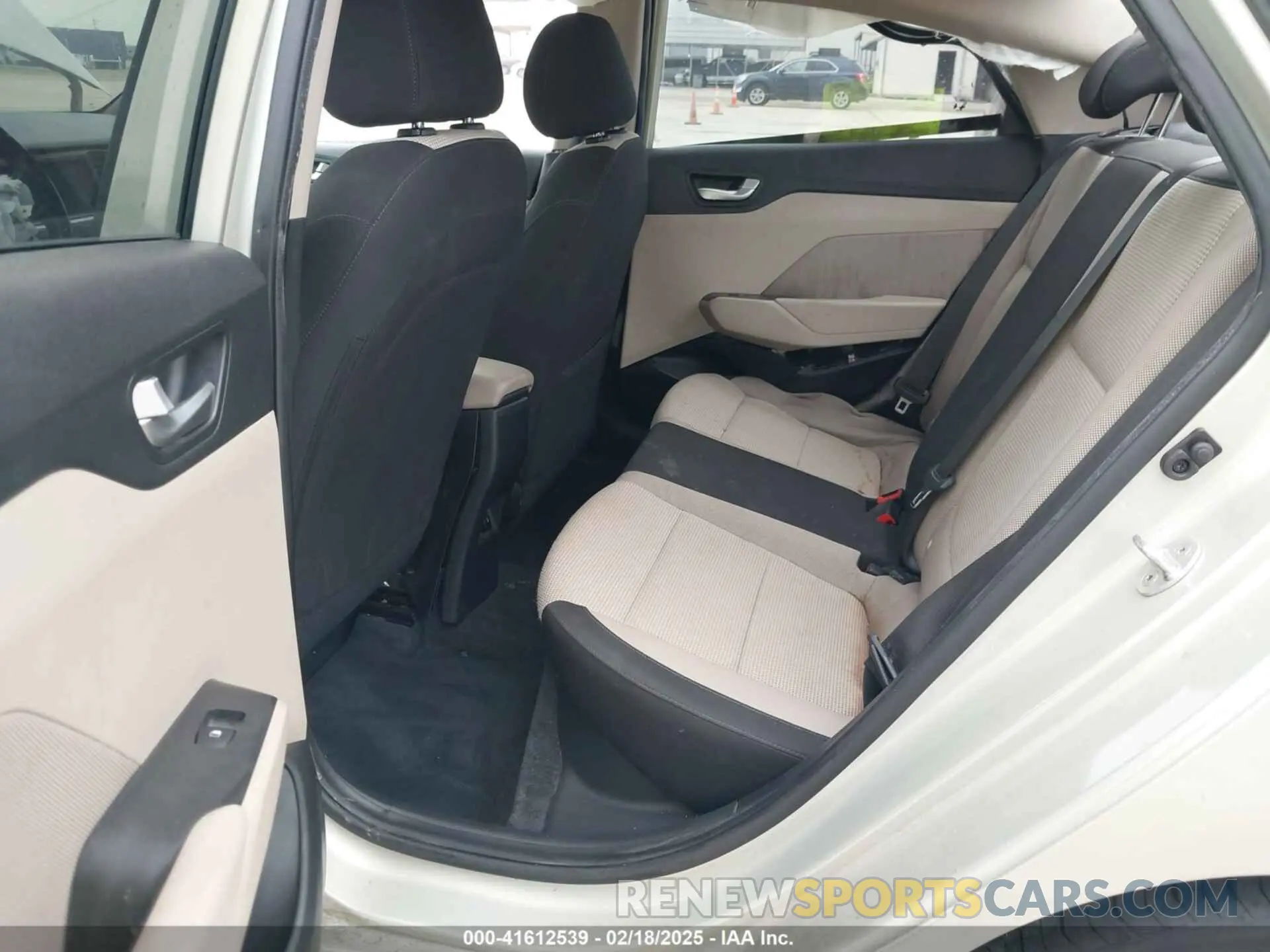 8 Photograph of a damaged car 3KPC34A3XKE046370 HYUNDAI ACCENT 2019