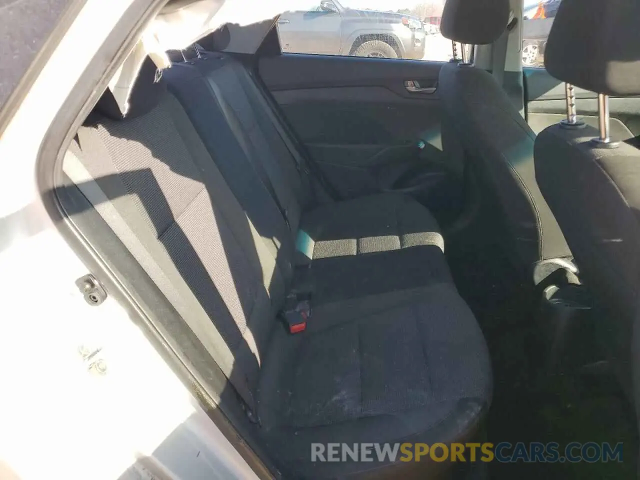 10 Photograph of a damaged car 3KPC24A60LE099190 HYUNDAI ACCENT 2020
