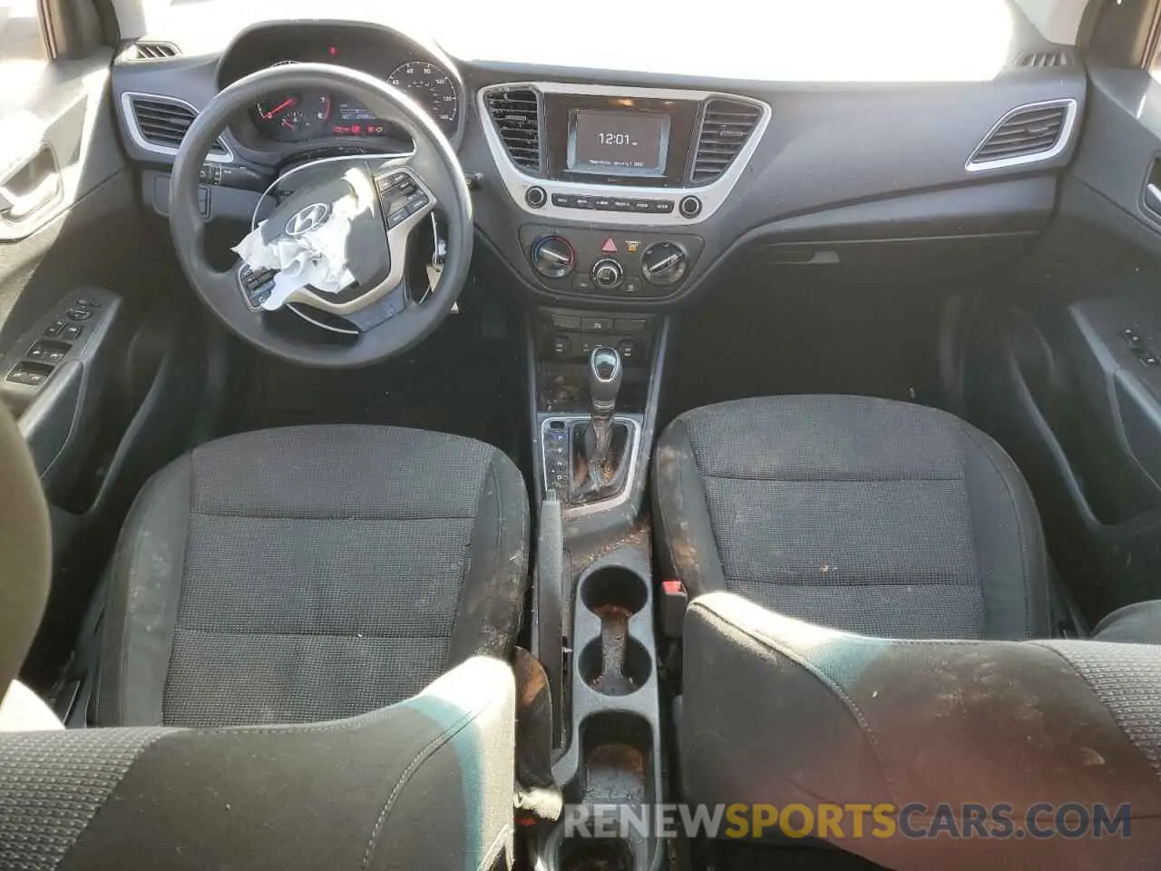 8 Photograph of a damaged car 3KPC24A60LE099190 HYUNDAI ACCENT 2020