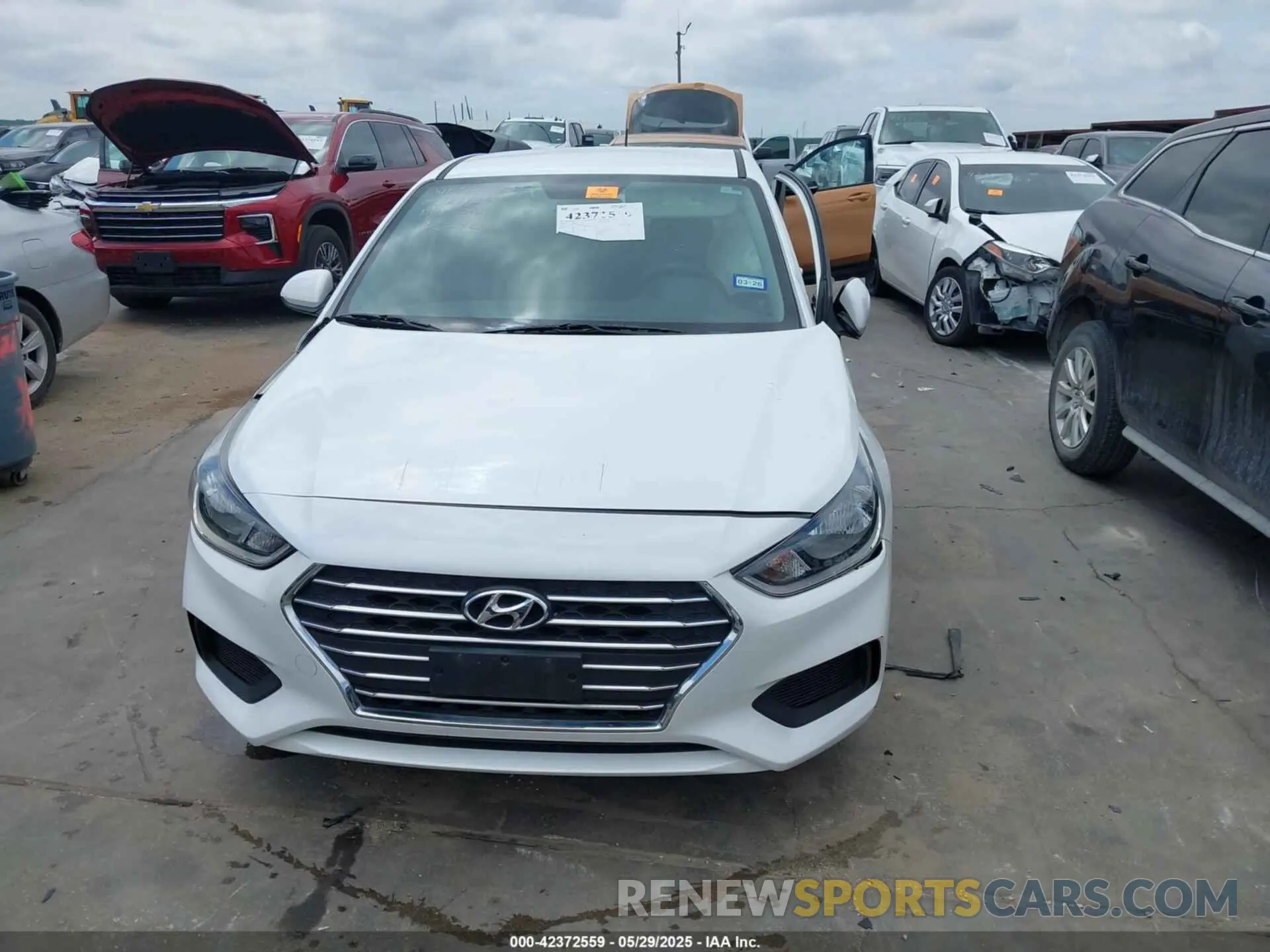 12 Photograph of a damaged car 3KPC24A61LE096279 HYUNDAI ACCENT 2020
