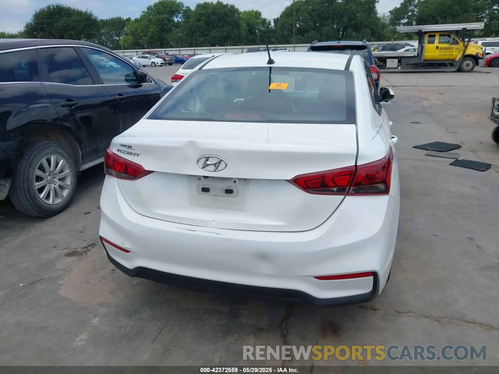 16 Photograph of a damaged car 3KPC24A61LE096279 HYUNDAI ACCENT 2020
