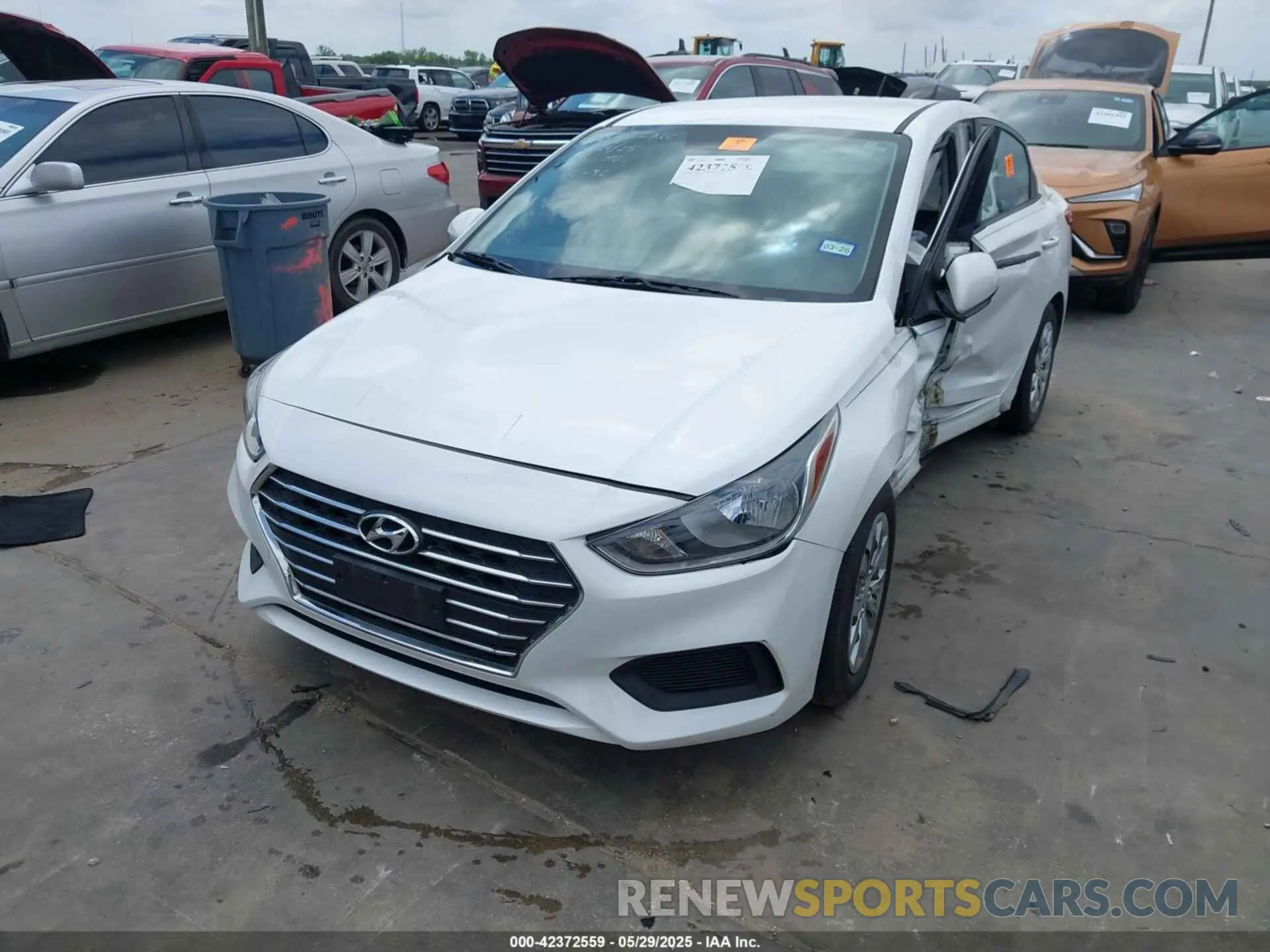 2 Photograph of a damaged car 3KPC24A61LE096279 HYUNDAI ACCENT 2020