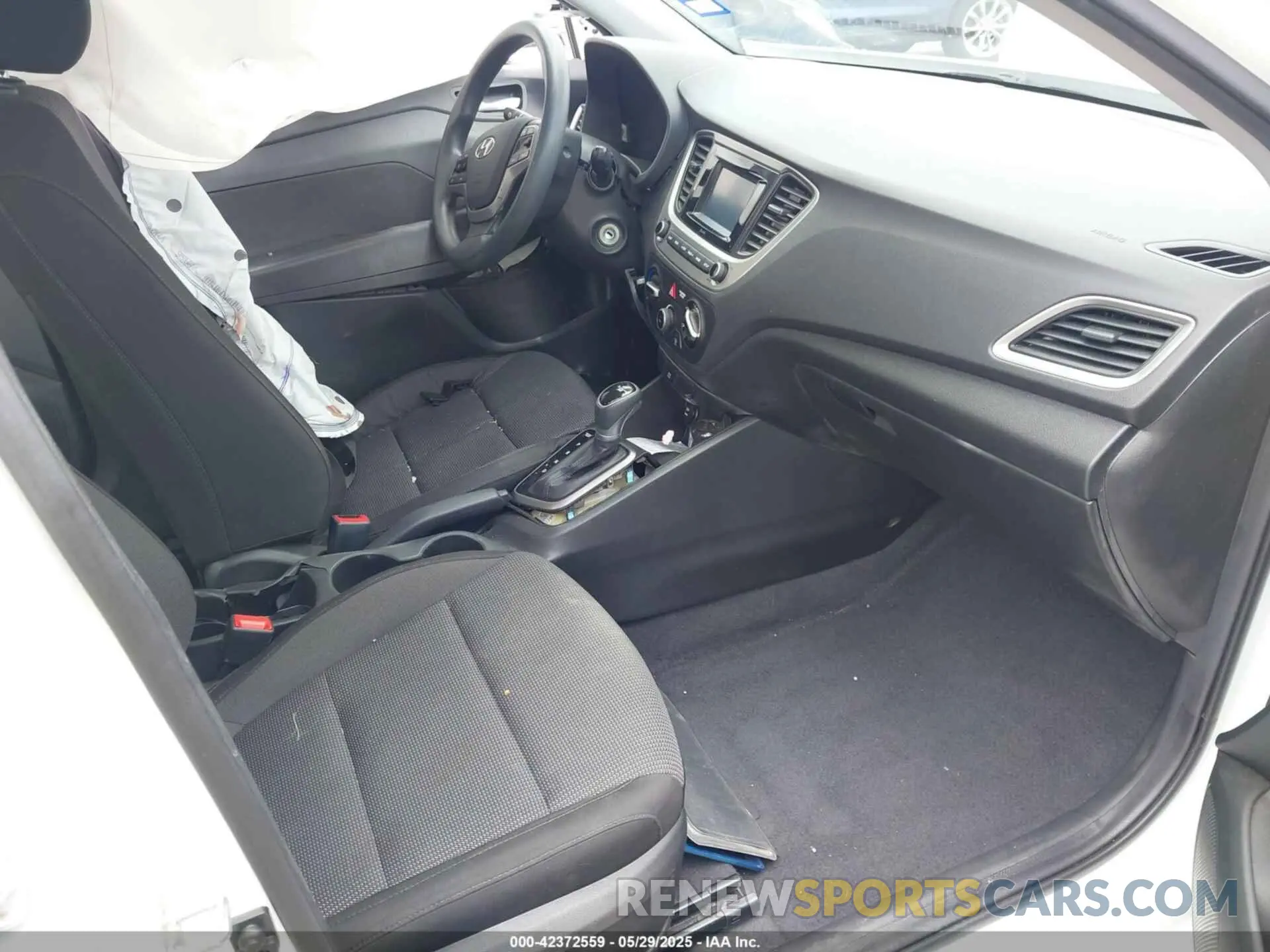 5 Photograph of a damaged car 3KPC24A61LE096279 HYUNDAI ACCENT 2020