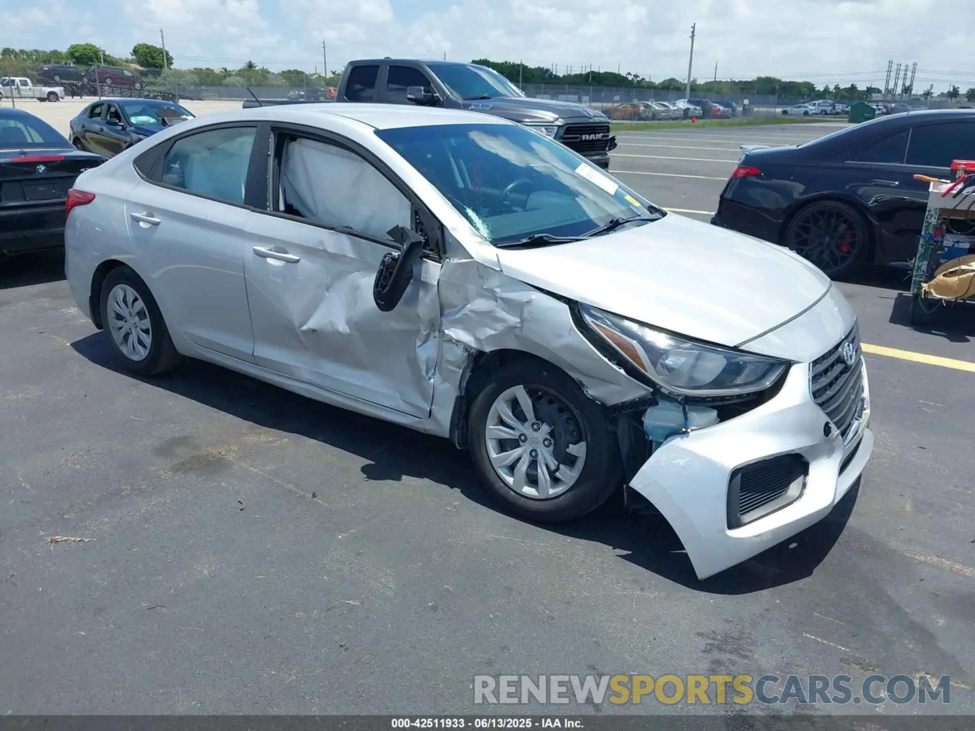 1 Photograph of a damaged car 3KPC24A61LE097156 HYUNDAI ACCENT 2020