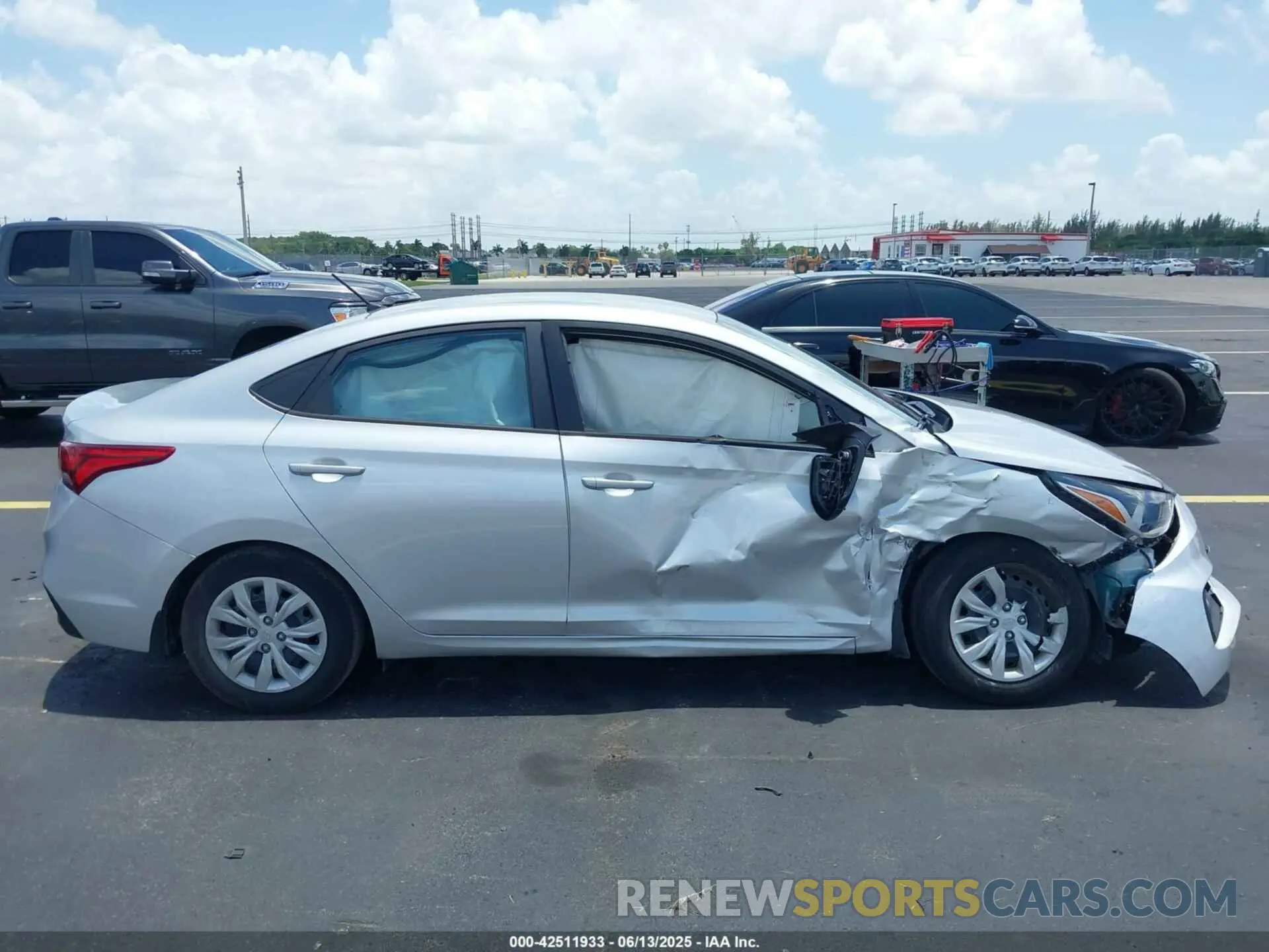 13 Photograph of a damaged car 3KPC24A61LE097156 HYUNDAI ACCENT 2020