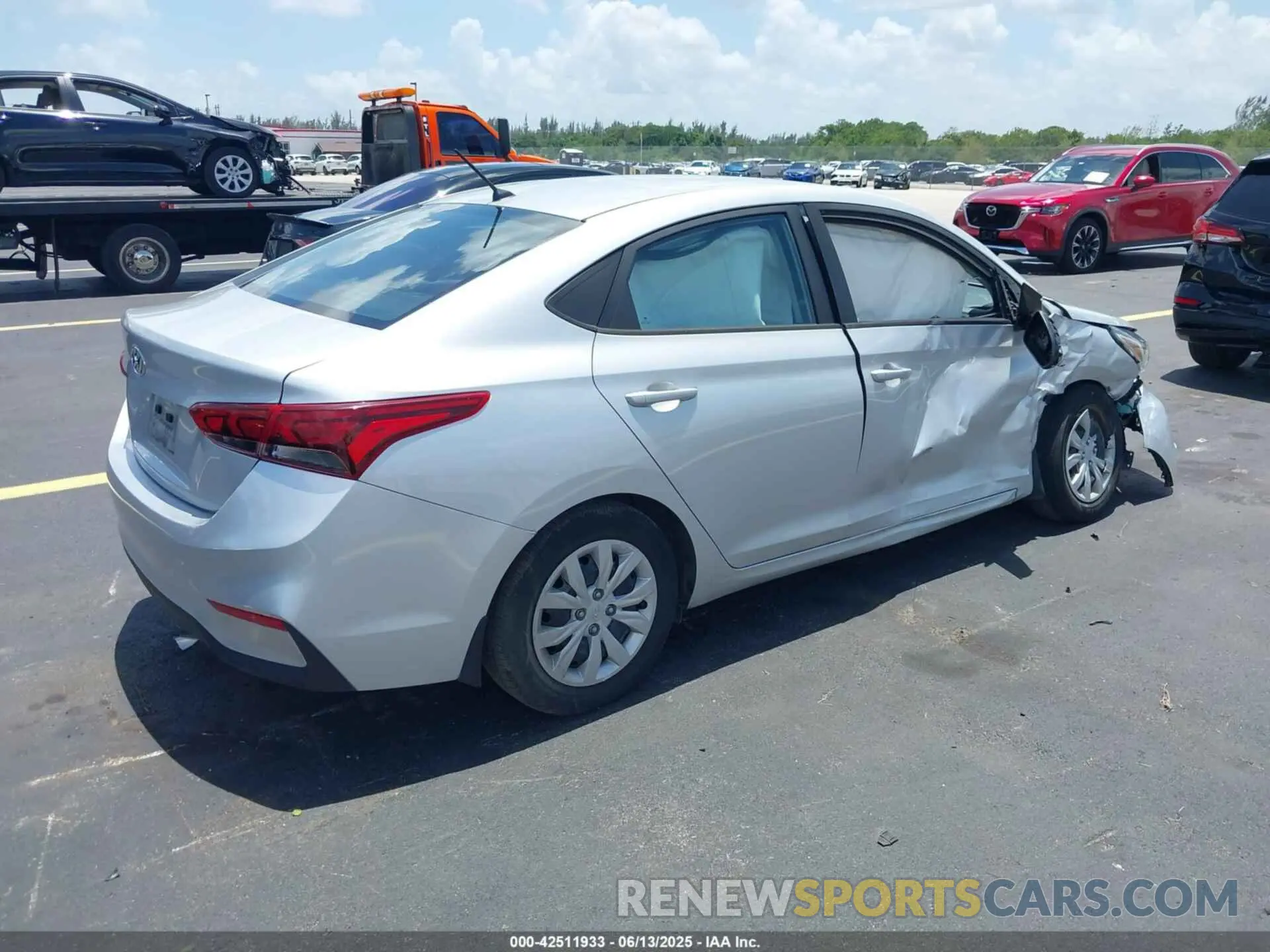 4 Photograph of a damaged car 3KPC24A61LE097156 HYUNDAI ACCENT 2020