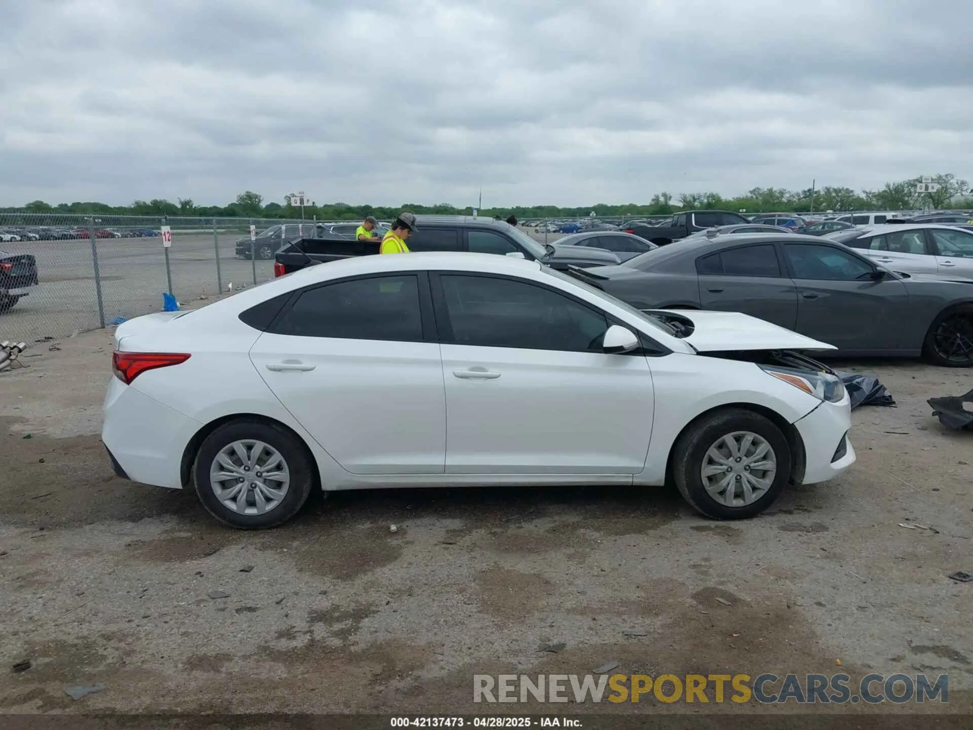 13 Photograph of a damaged car 3KPC24A61LE114828 HYUNDAI ACCENT 2020